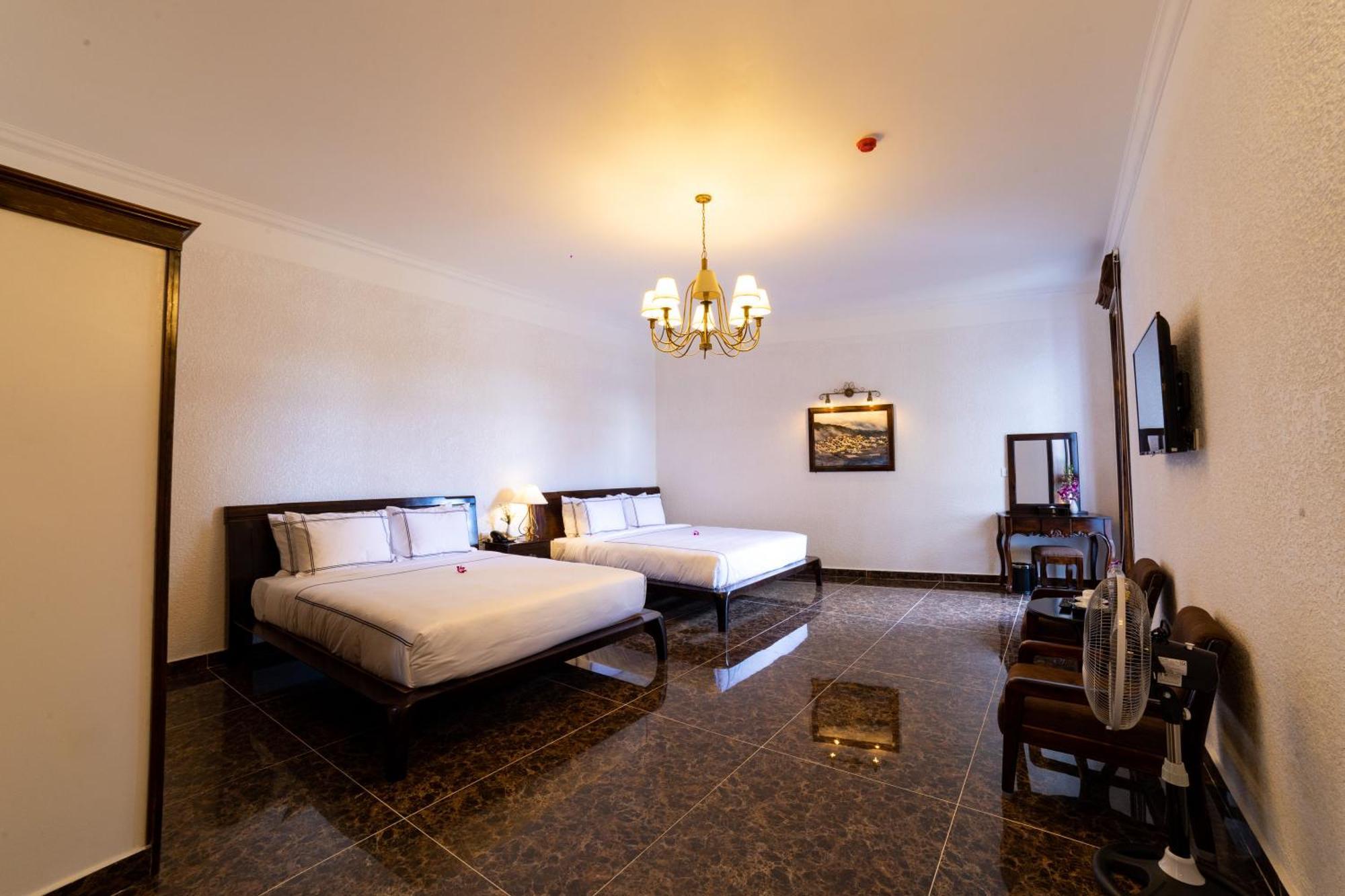 The Manor Hotel