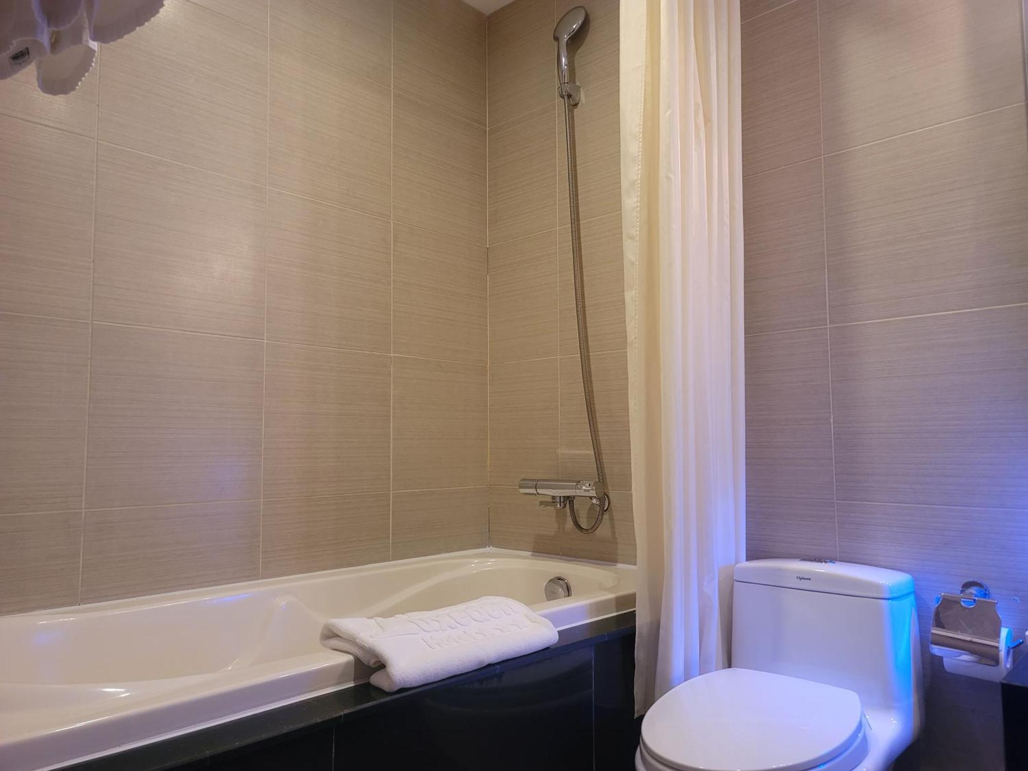 Khách sạn Luxeden Hà Nội