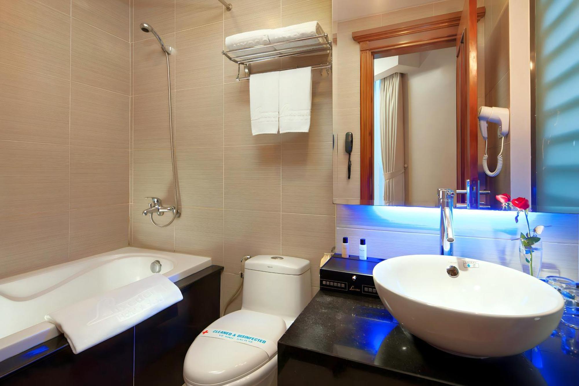 Luxeden Khách sạn 4*