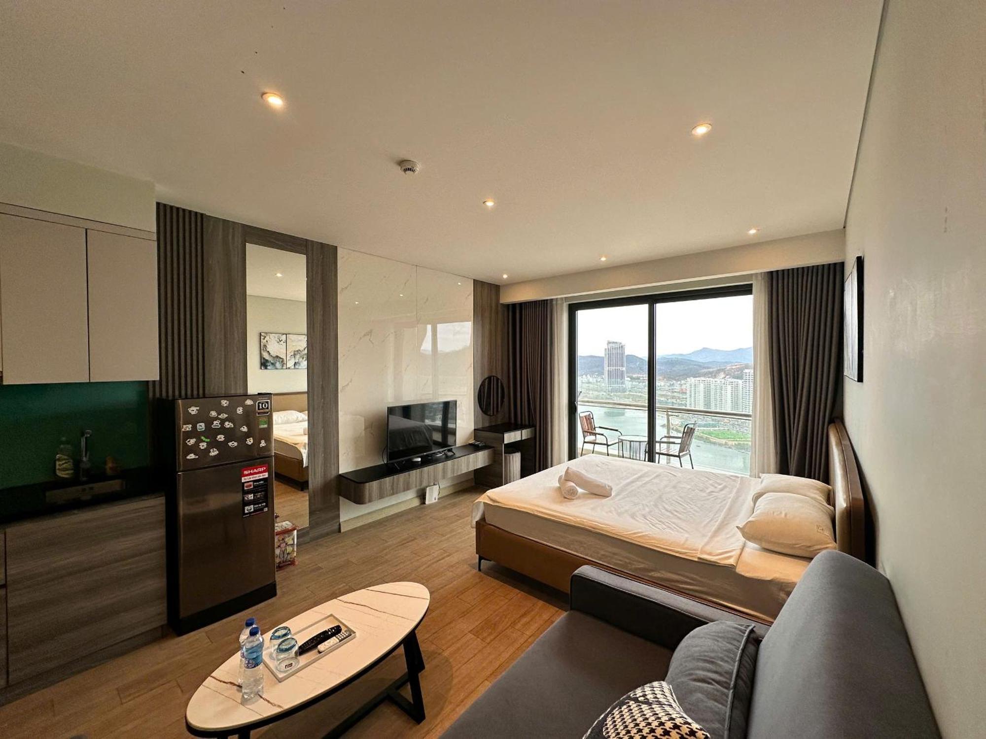 Bay View Halong Panoramic Bay View Luxury Aparthotel