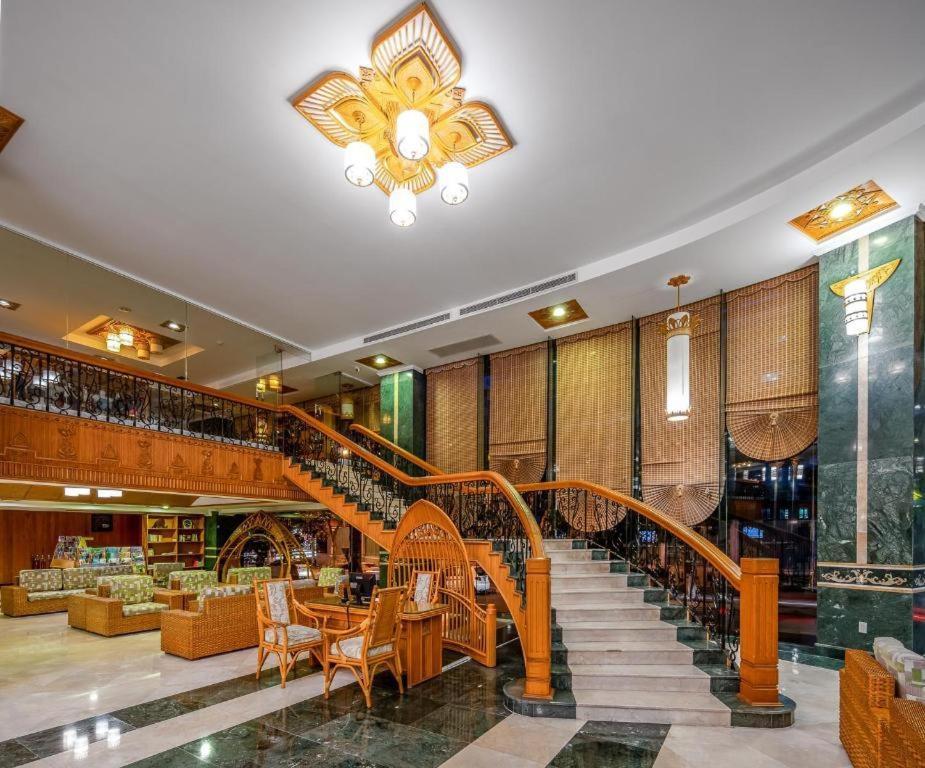 Senriver Hotel 4*