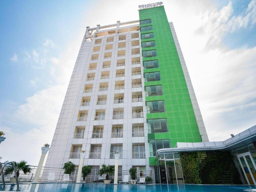 Senriver Hotel 4*