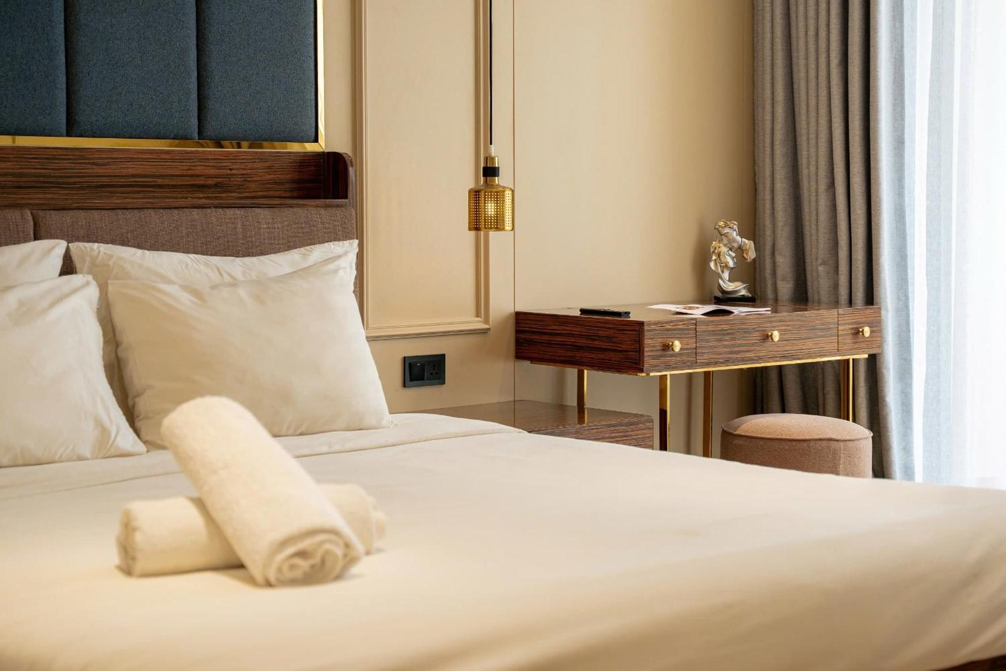 Bay View Halong Panoramic Bay View Luxury *
