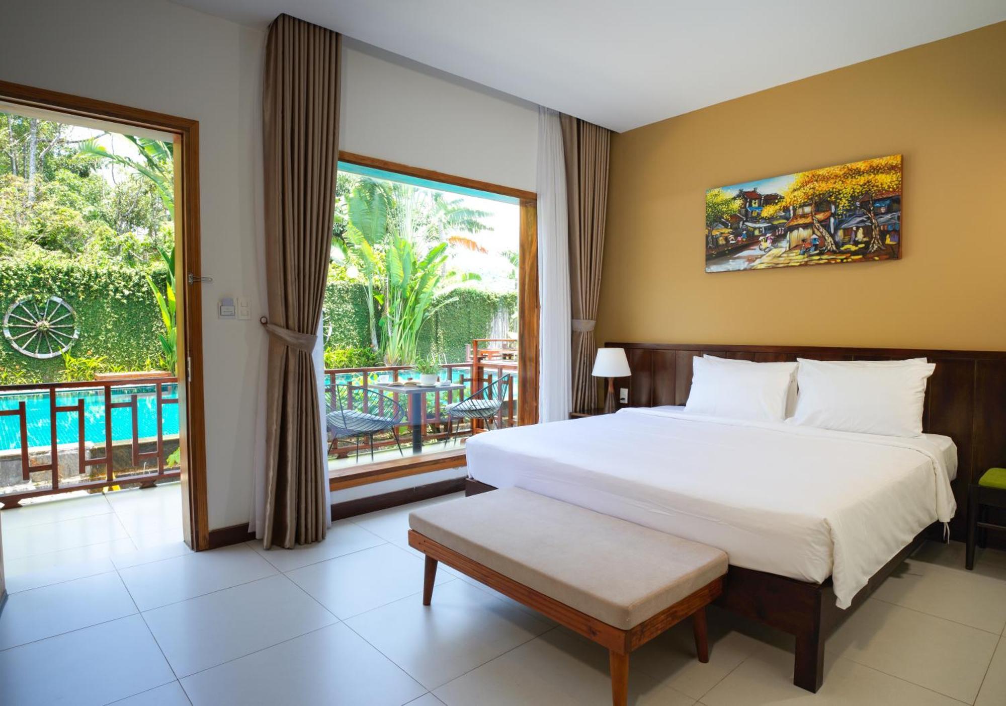 Resort Nadine & 4*