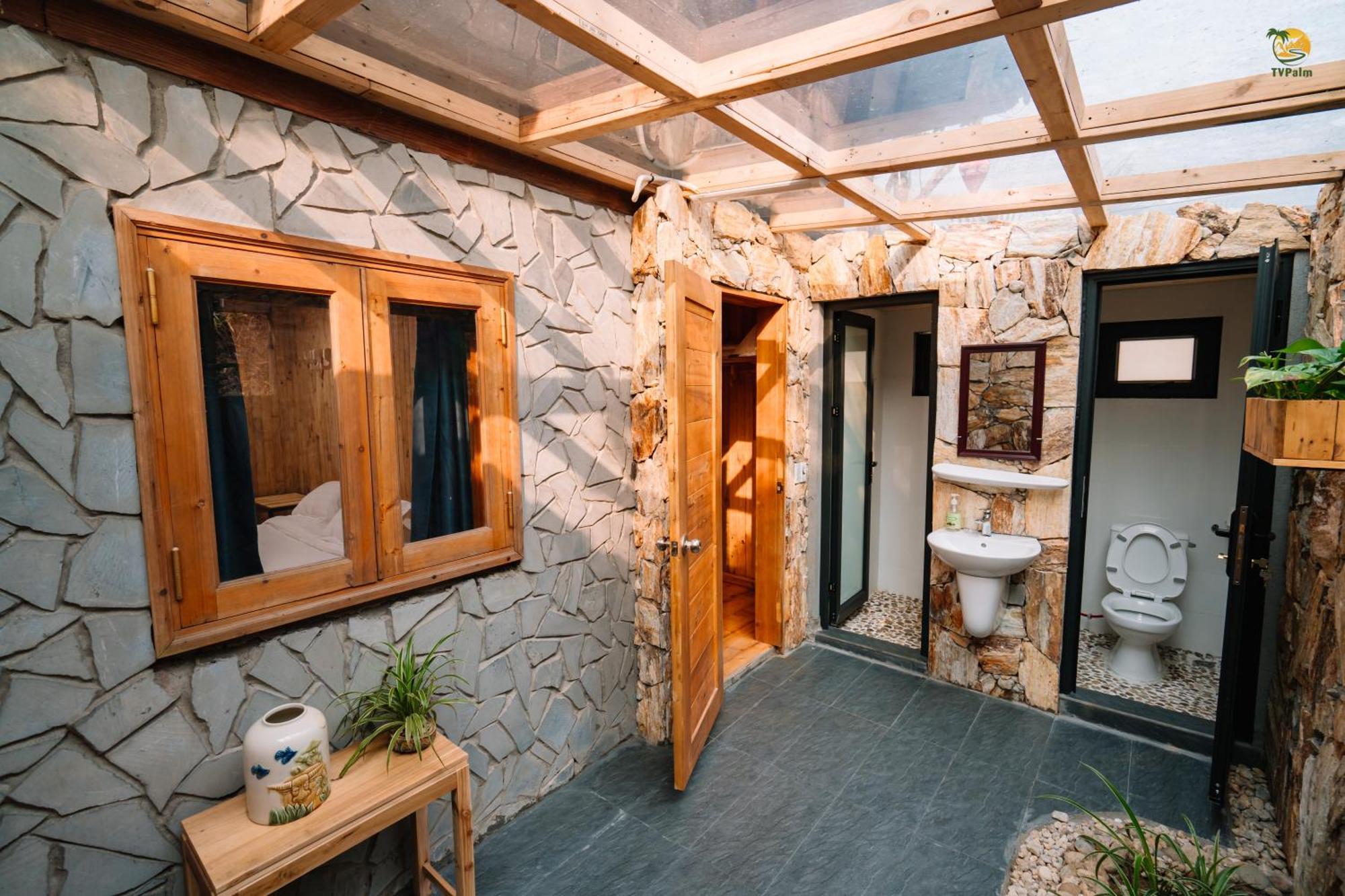 Lodge Tvpalm *