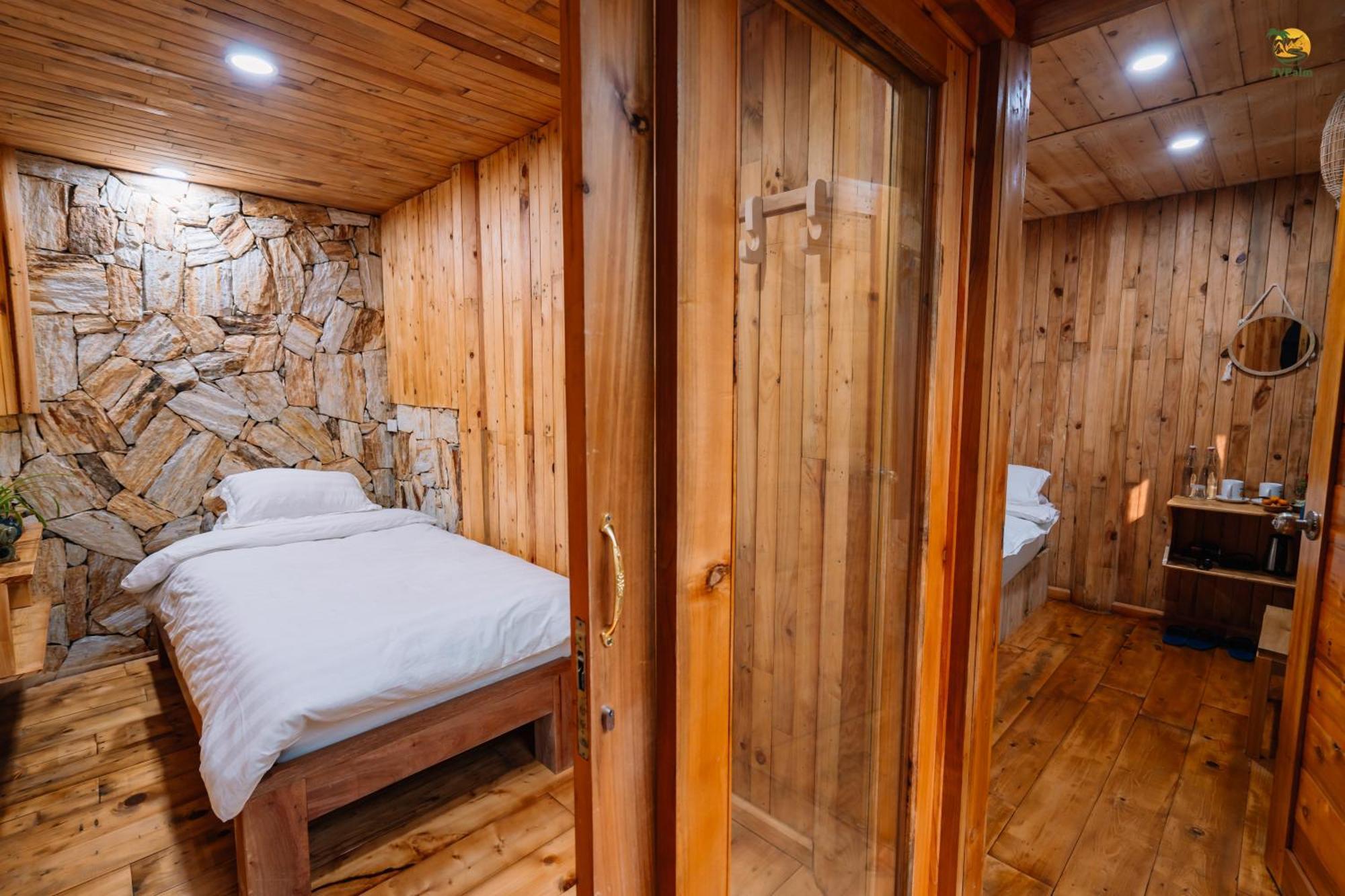 Tvpalm Lodge *