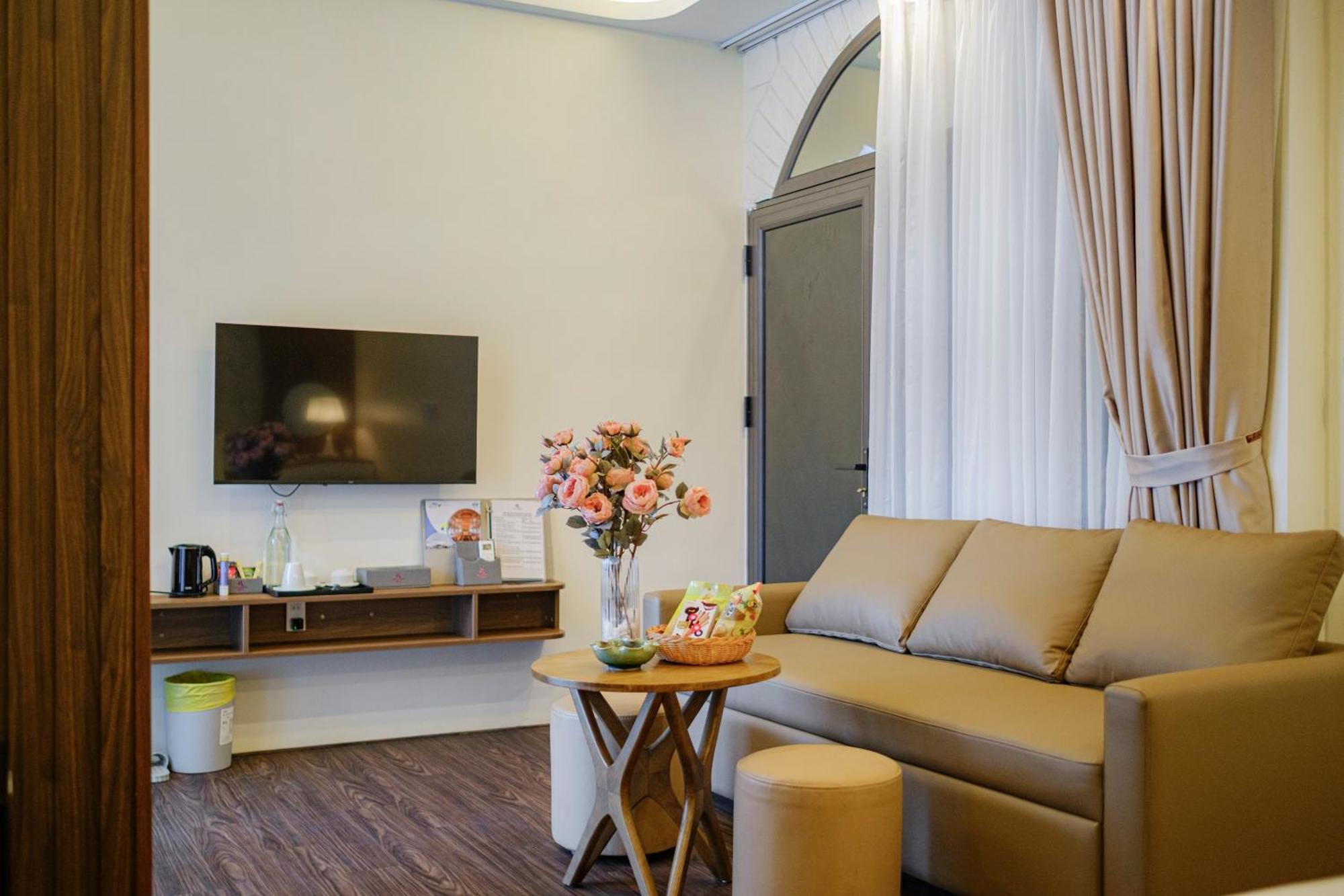 Cat Ba Roza Palace Hotel
