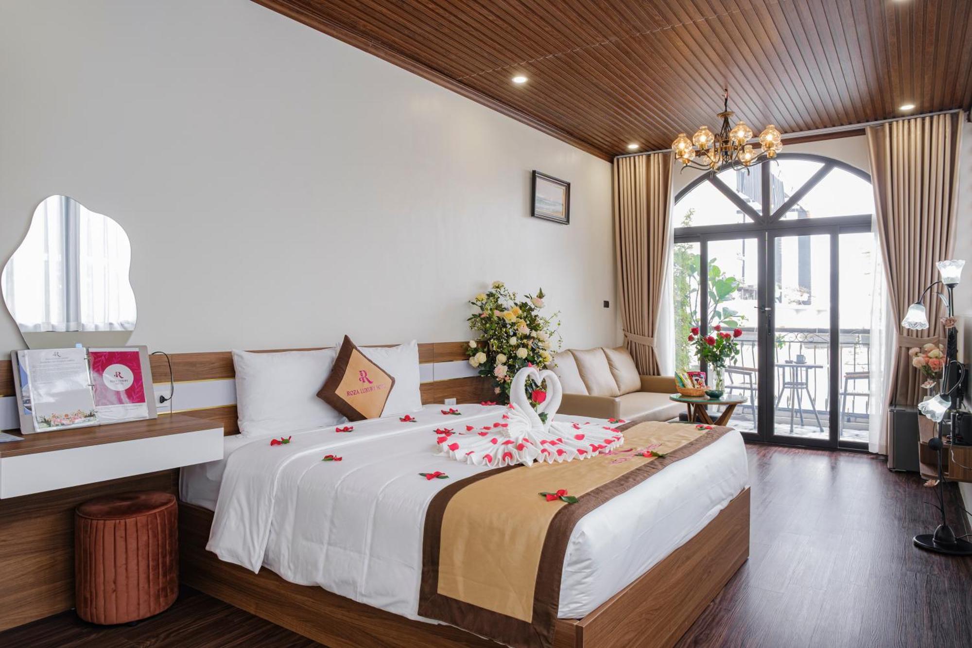 Cat Ba Roza Palace Hotel