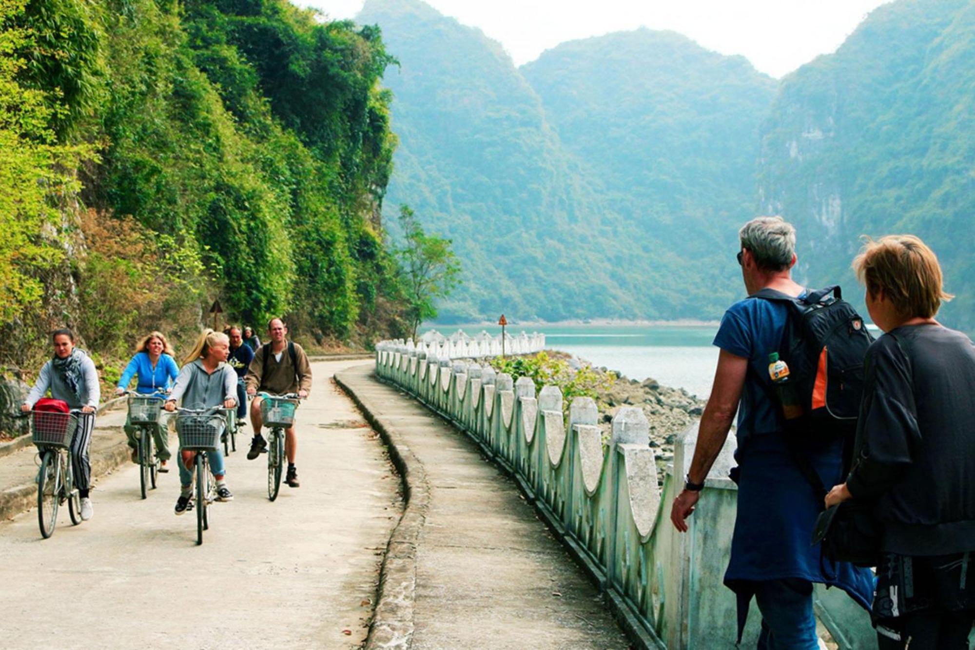 Verdure Lotus Luxury Cruise  Ha Long