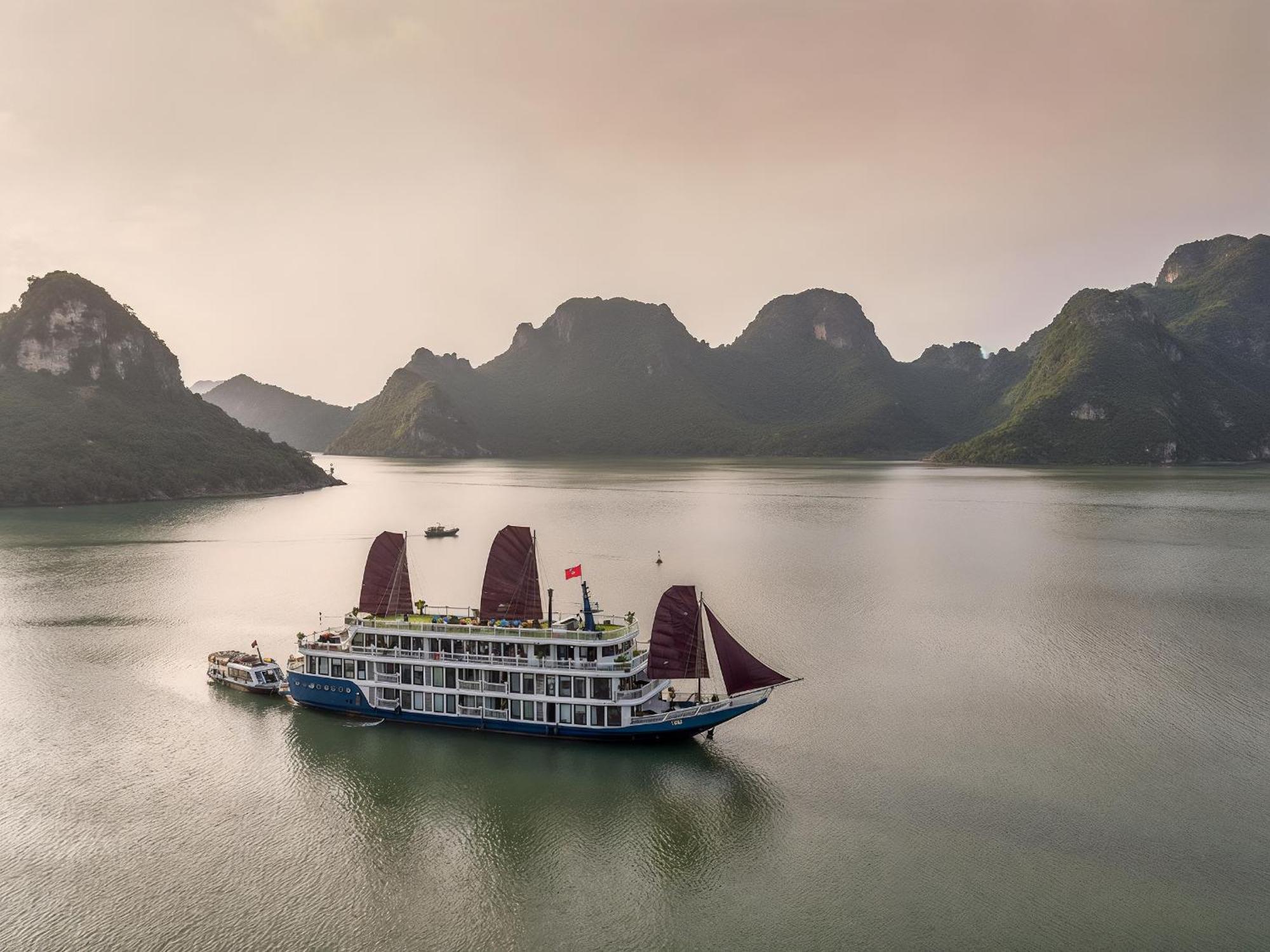 Verdure Lotus Luxury Cruise 5* Ha Long