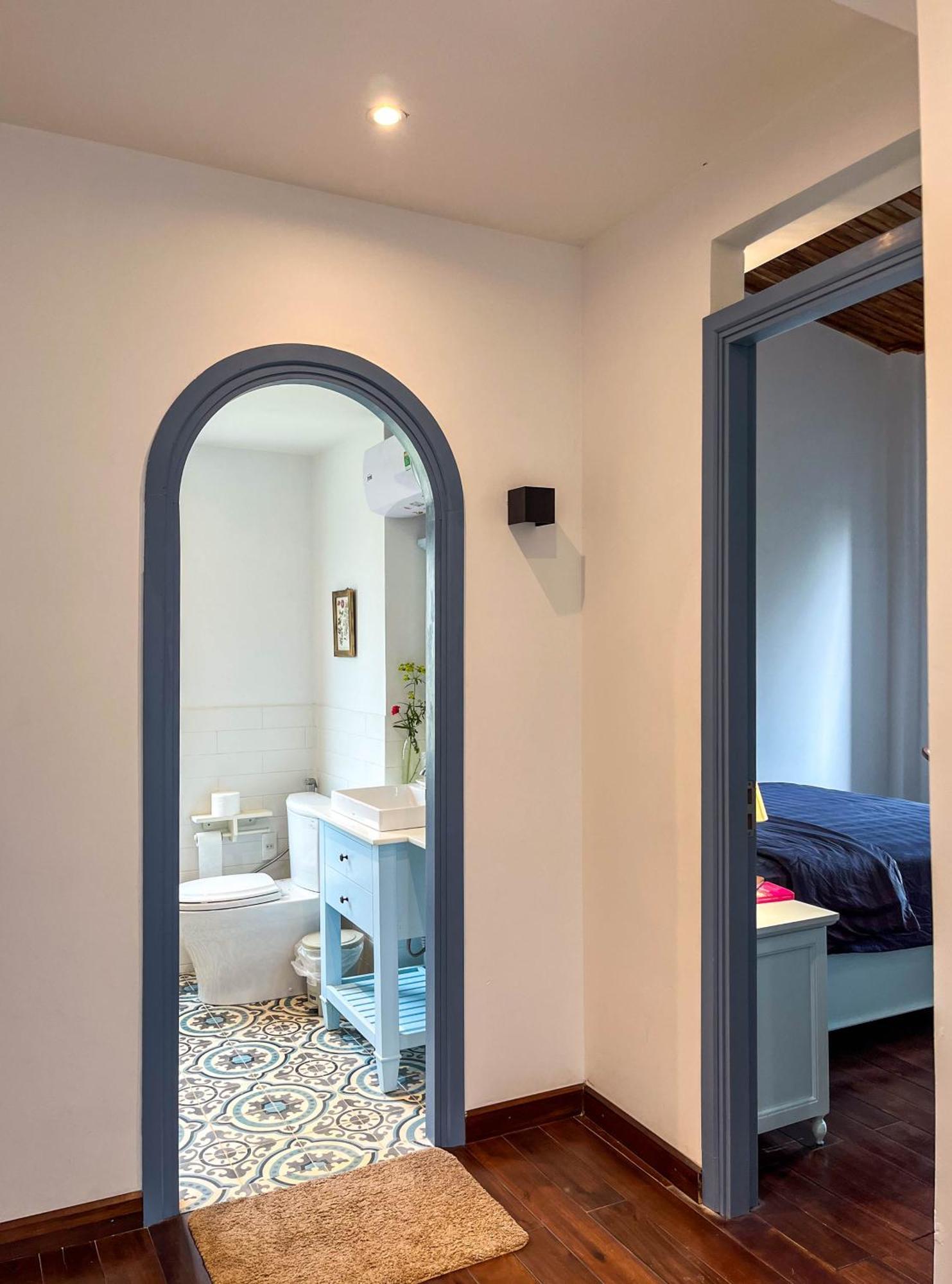 Trien Thong An Nhien Rung Trong Pho Apartment