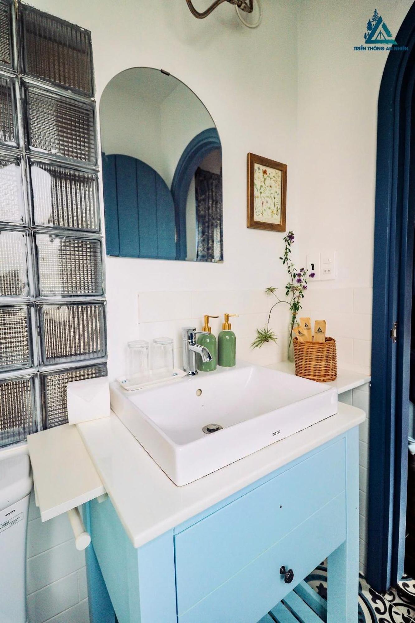 Trien Thong An Nhien Rung Trong Pho Apartment