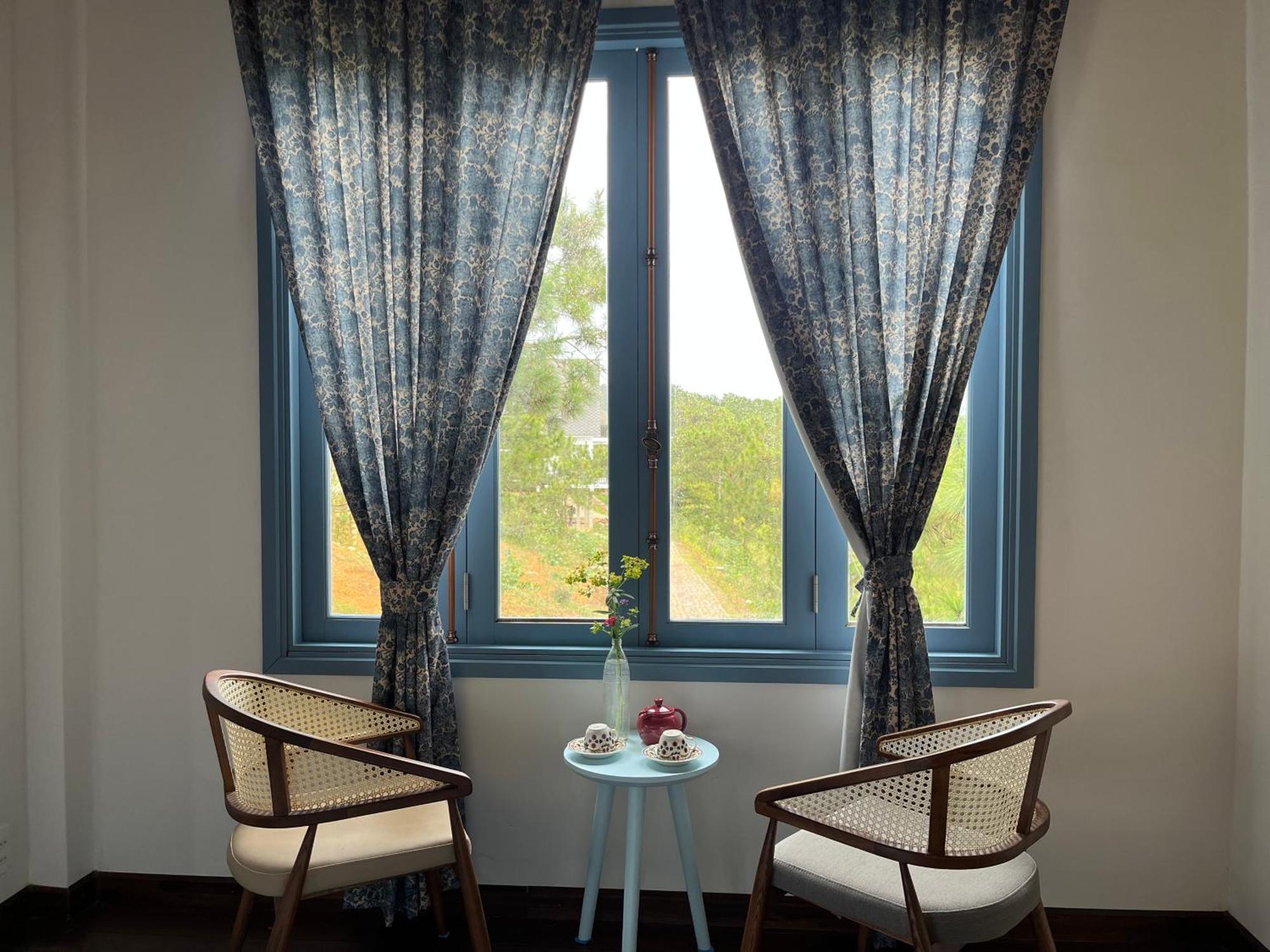 Trien Thong An Nhien Rung Trong Pho Apartment