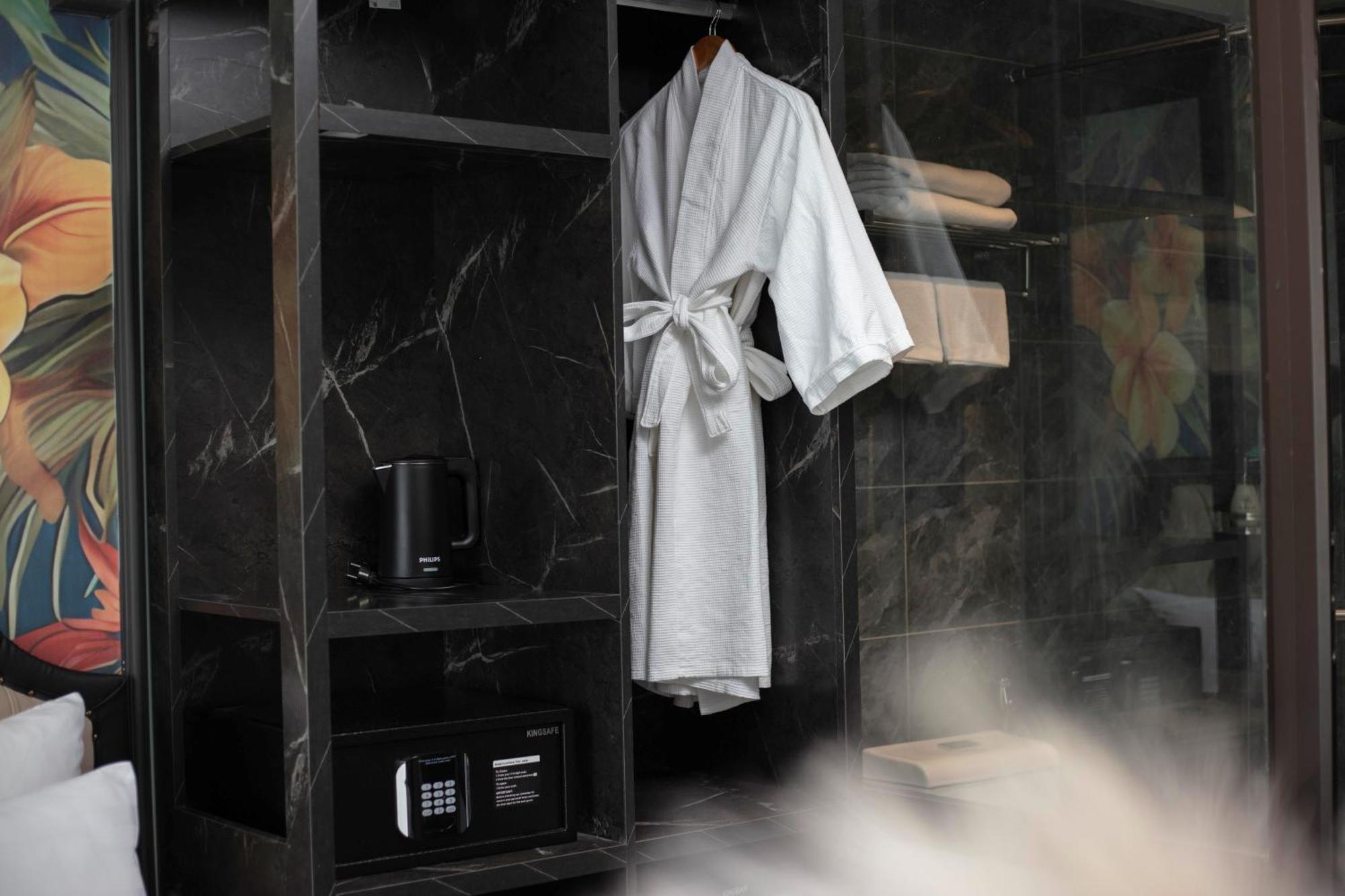Madelise Amica And Travel Hotel