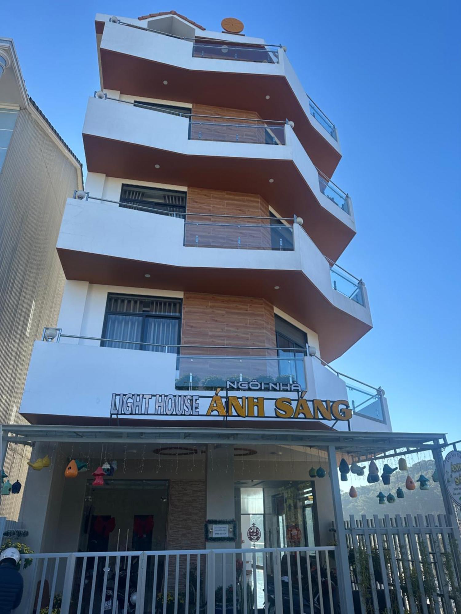 Khach San Anh Sang - Light House Hotel *