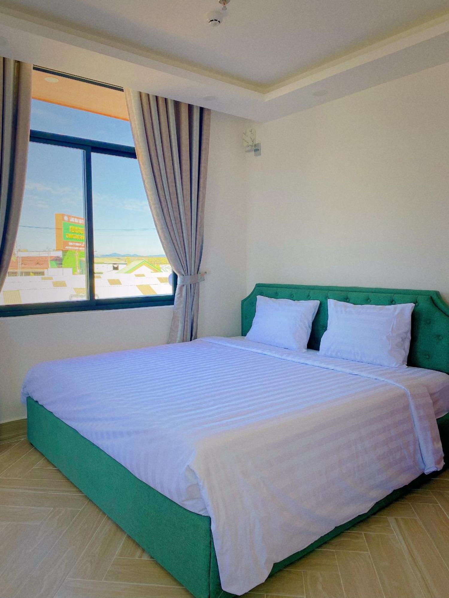 Khach San Anh Sang - Light House Hotel