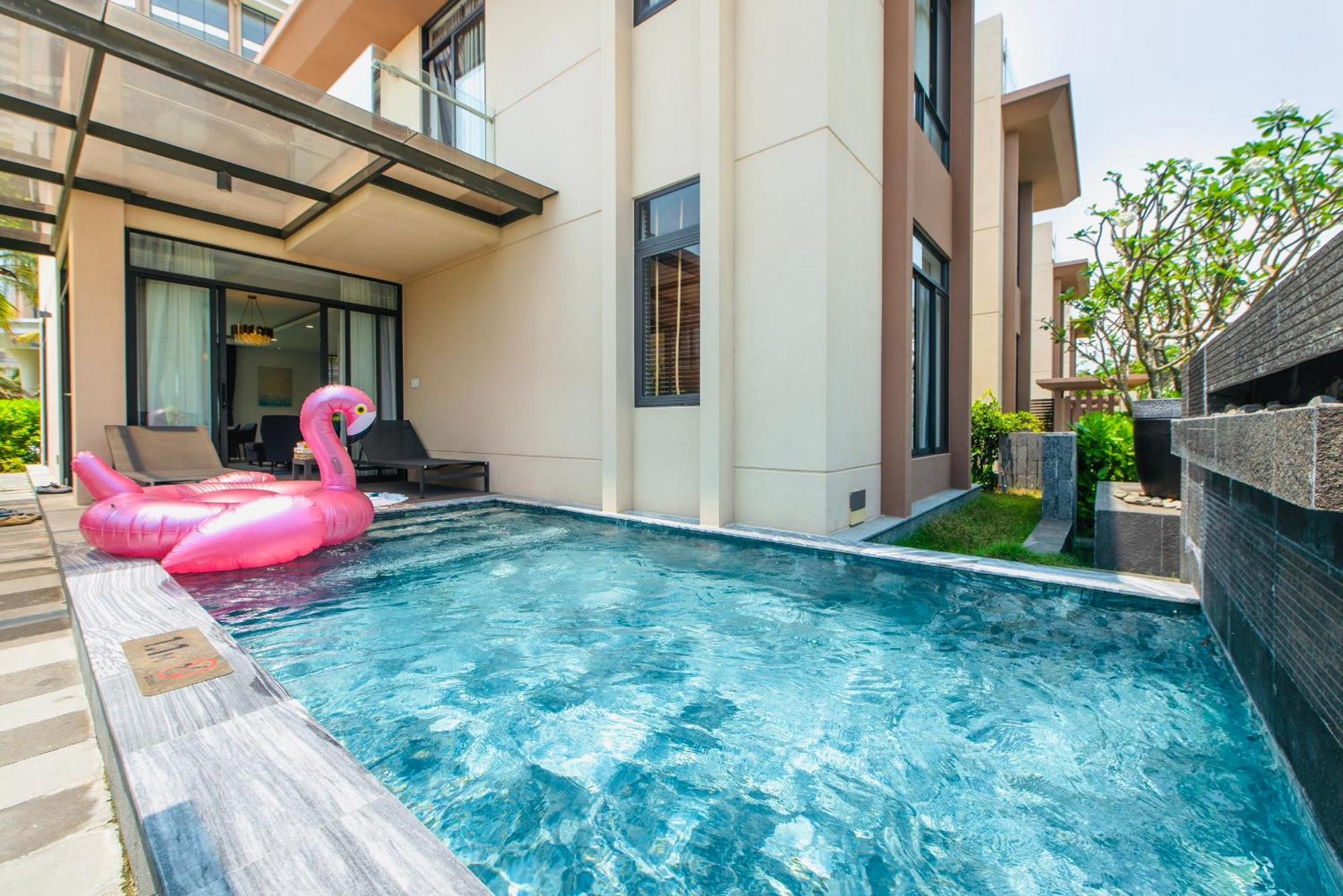 Hese Pool & Cam Ranh