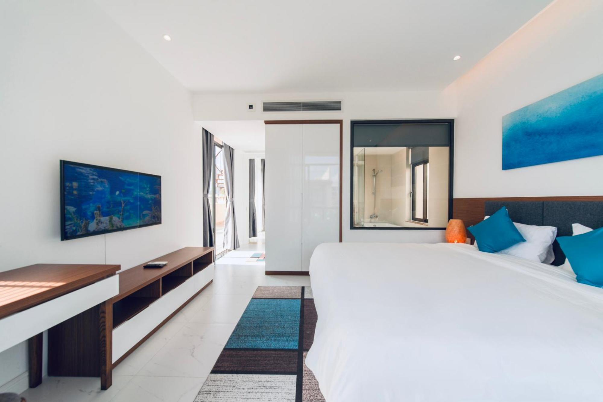 Hese Pool & Cam Ranh