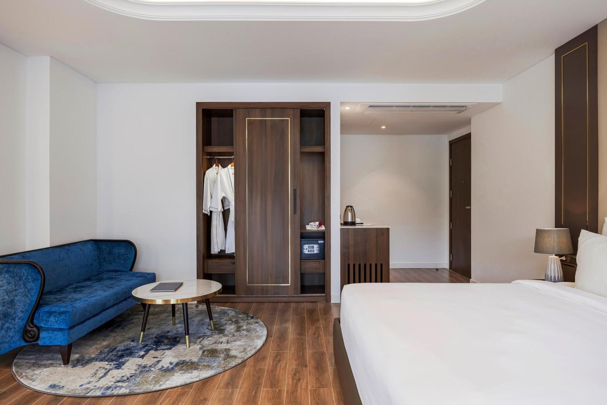 Oyster Bay Hotel