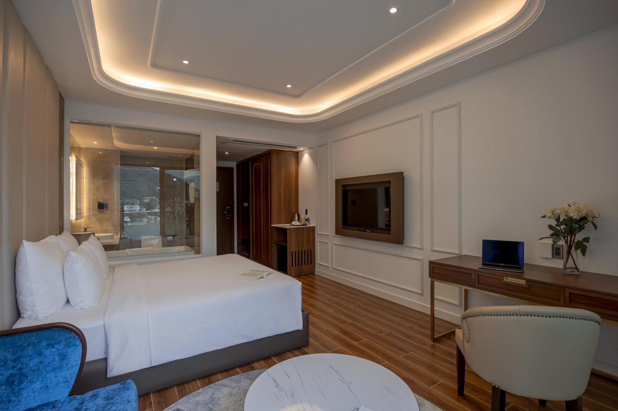 Oyster Bay Hotel