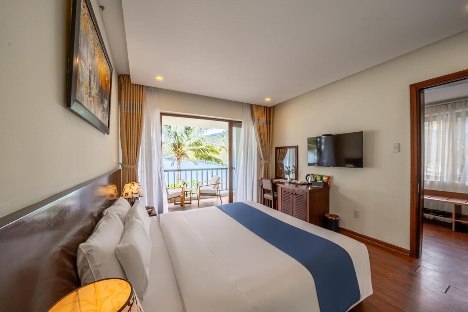 Resort Bounce And Da Nang