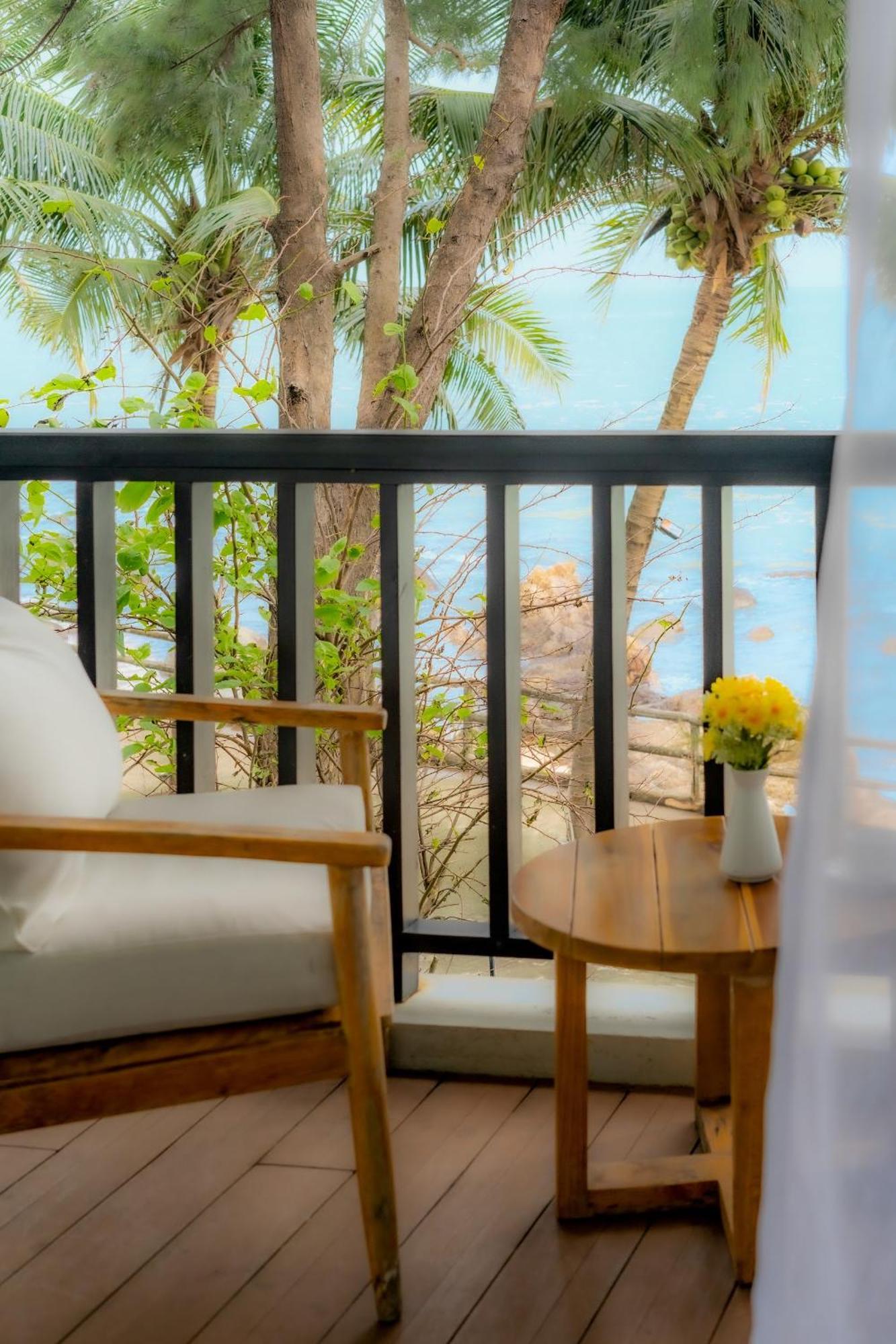 Resort Bounce And Da Nang