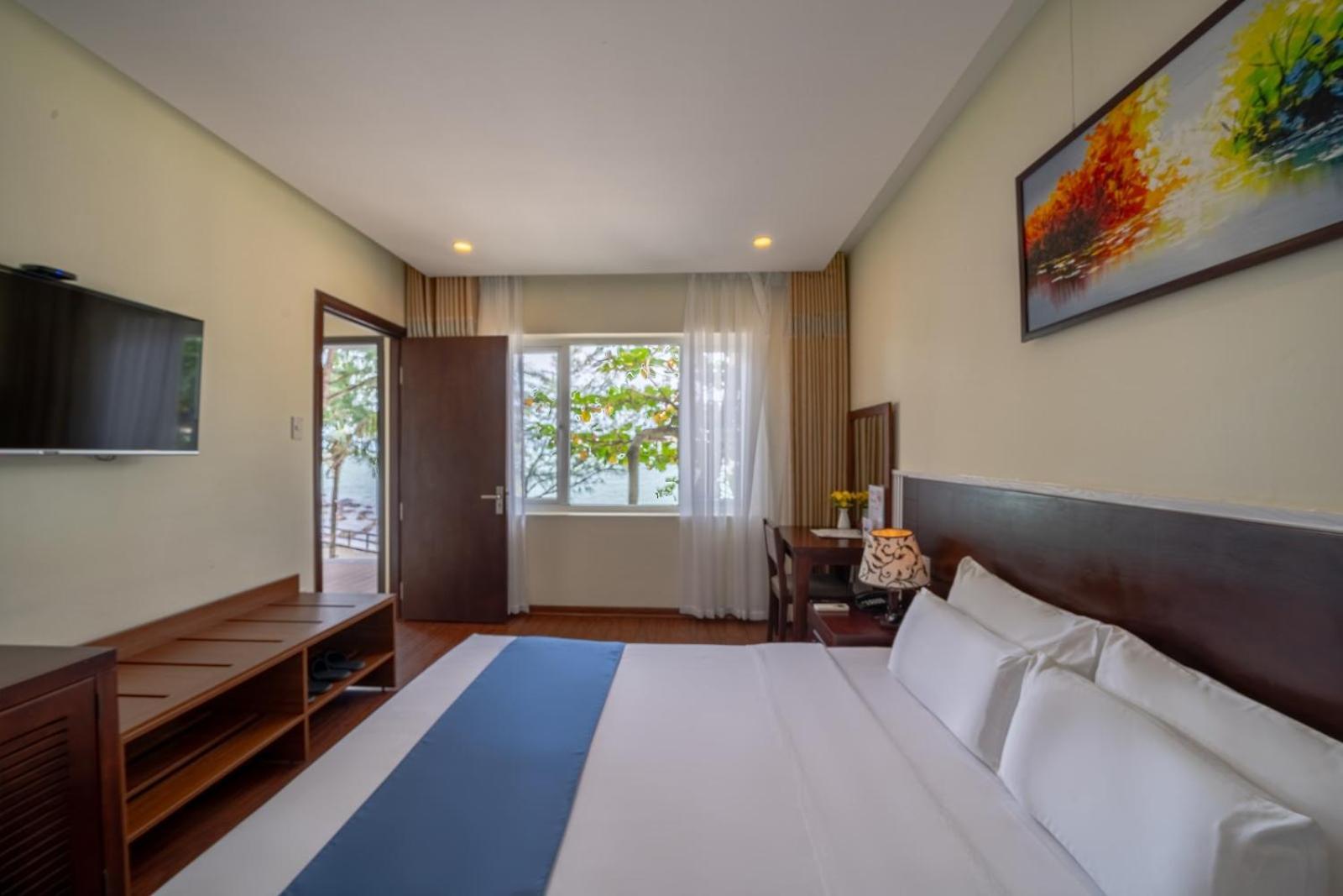 Resort Bounce And Da Nang