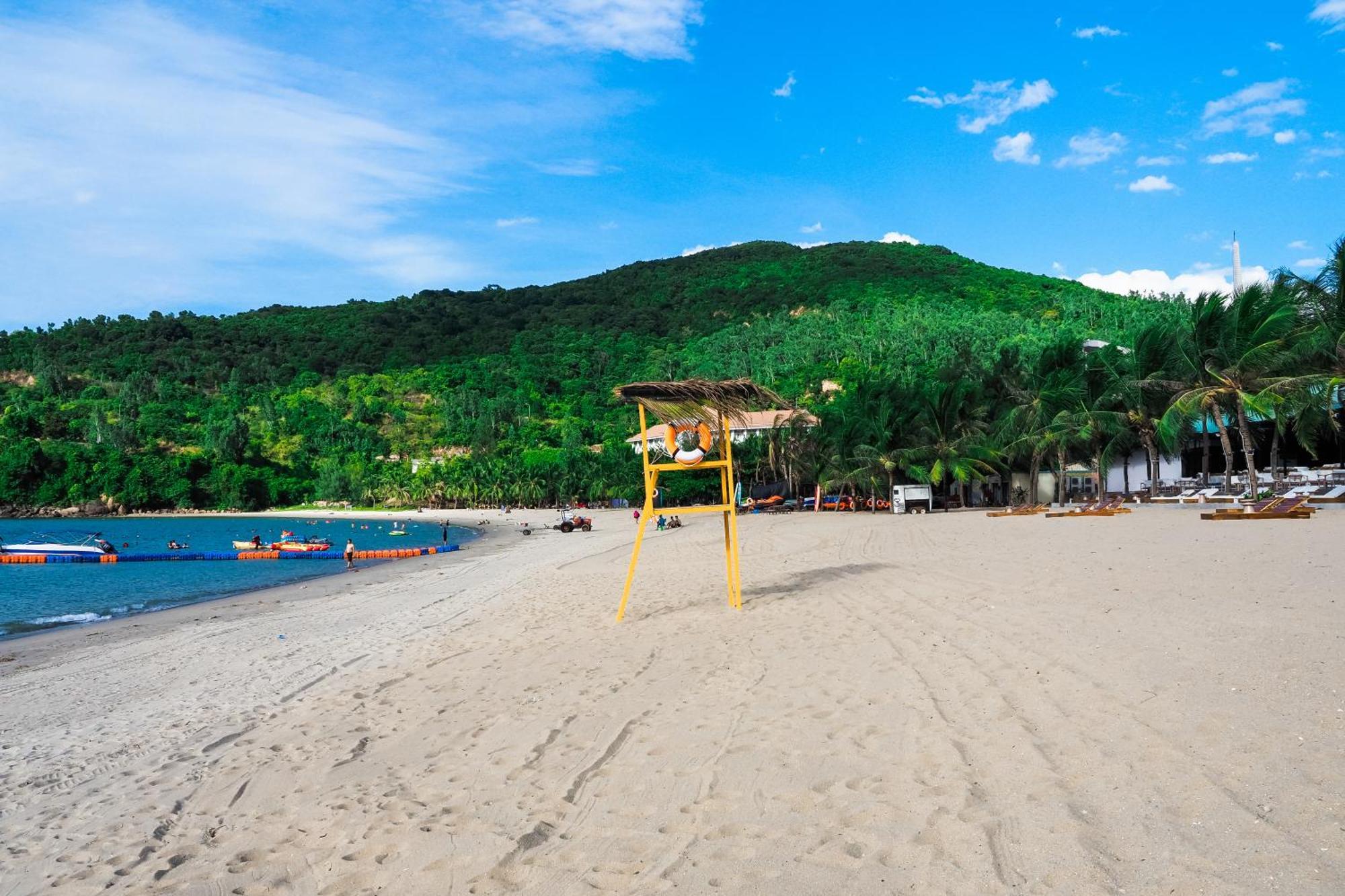 Resort Bounce And Da Nang