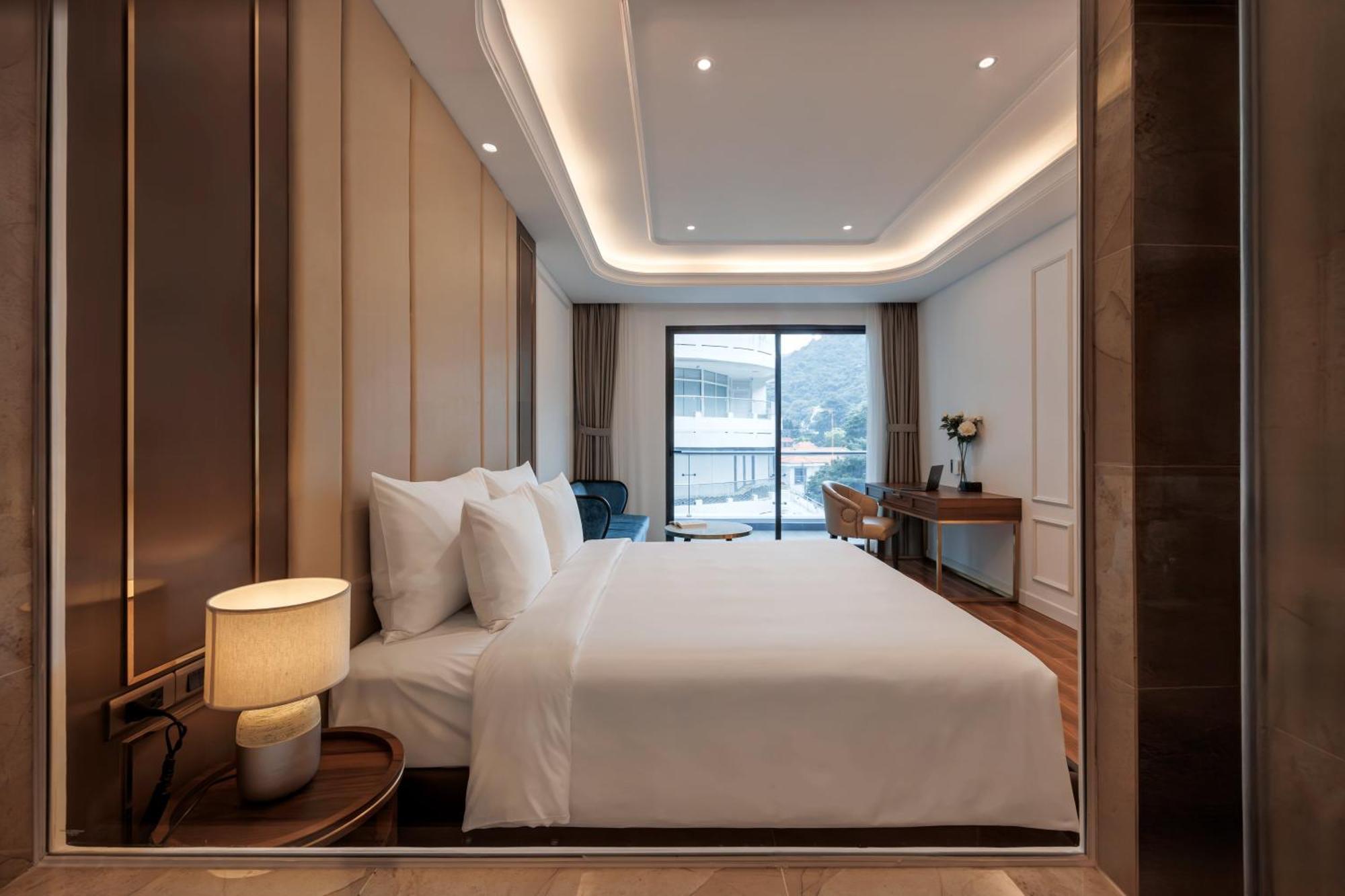 Hotel Oyster Bay 4*
