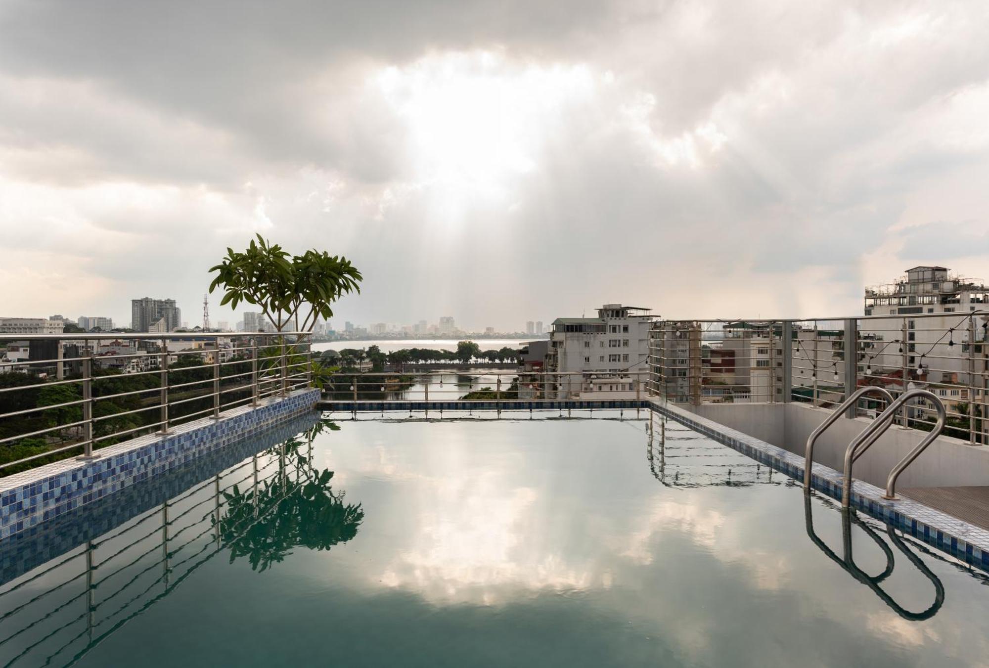 Luxe Paradise Premium 4* Hà Nội