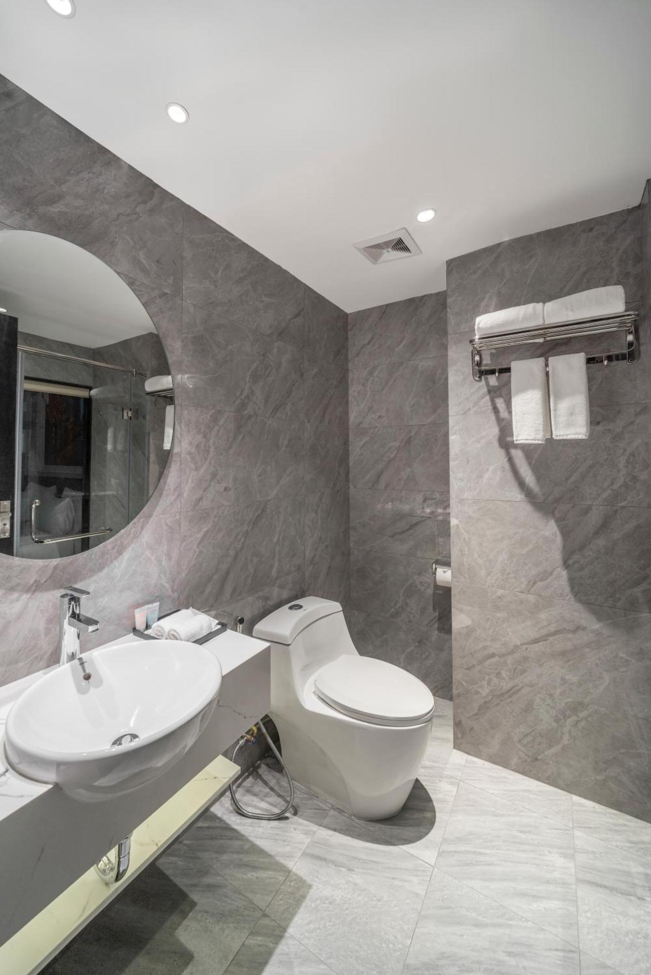 Khách sạn Luxe Paradise Premium Hà Nội
