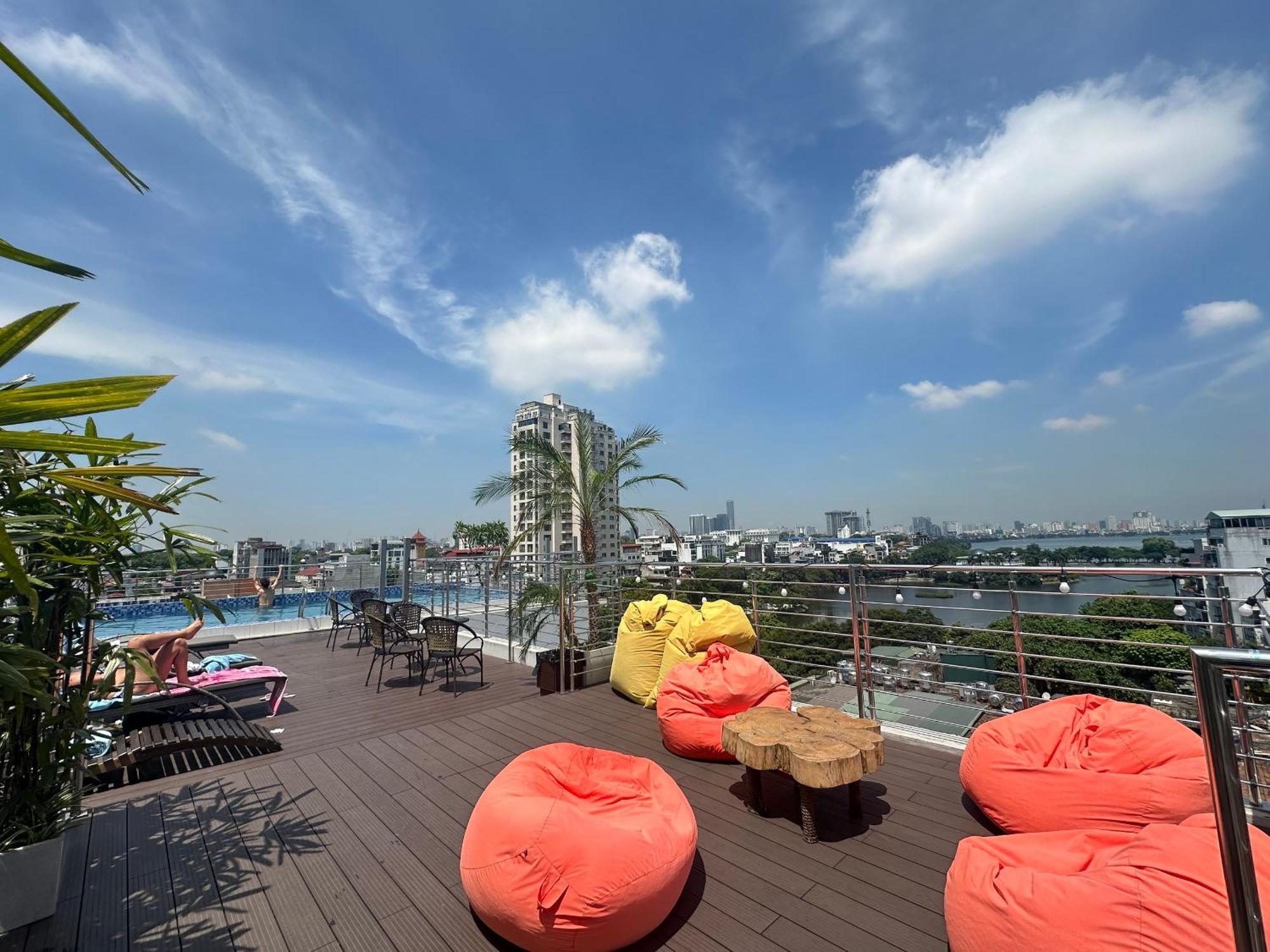 Khách sạn Luxe Paradise Premium