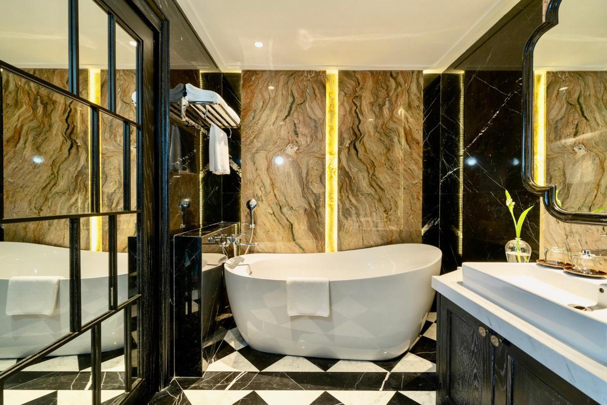 Luxe Paradise Premium 4* Hà Nội