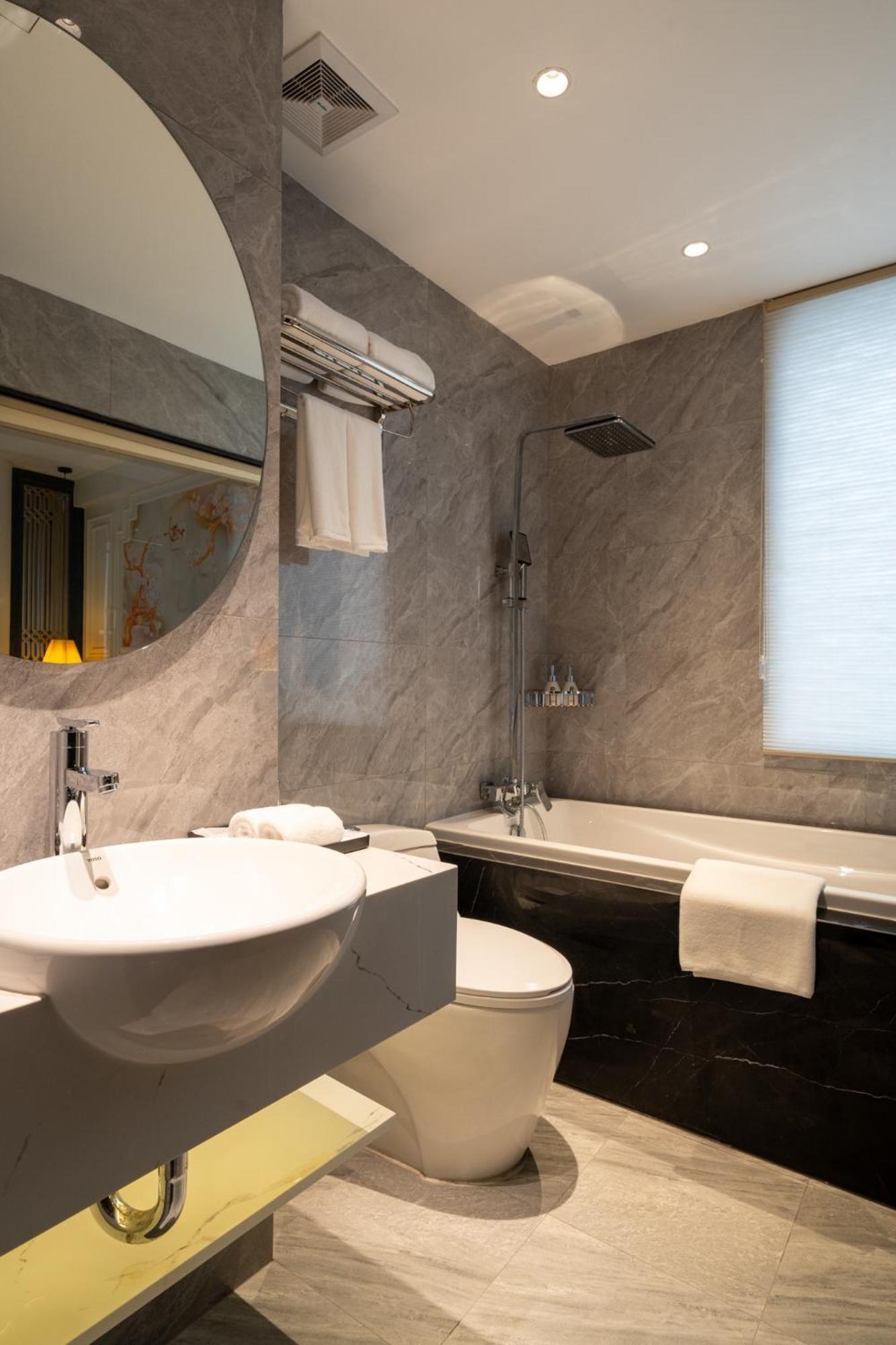 Luxe Paradise Premium 4* Hà Nội