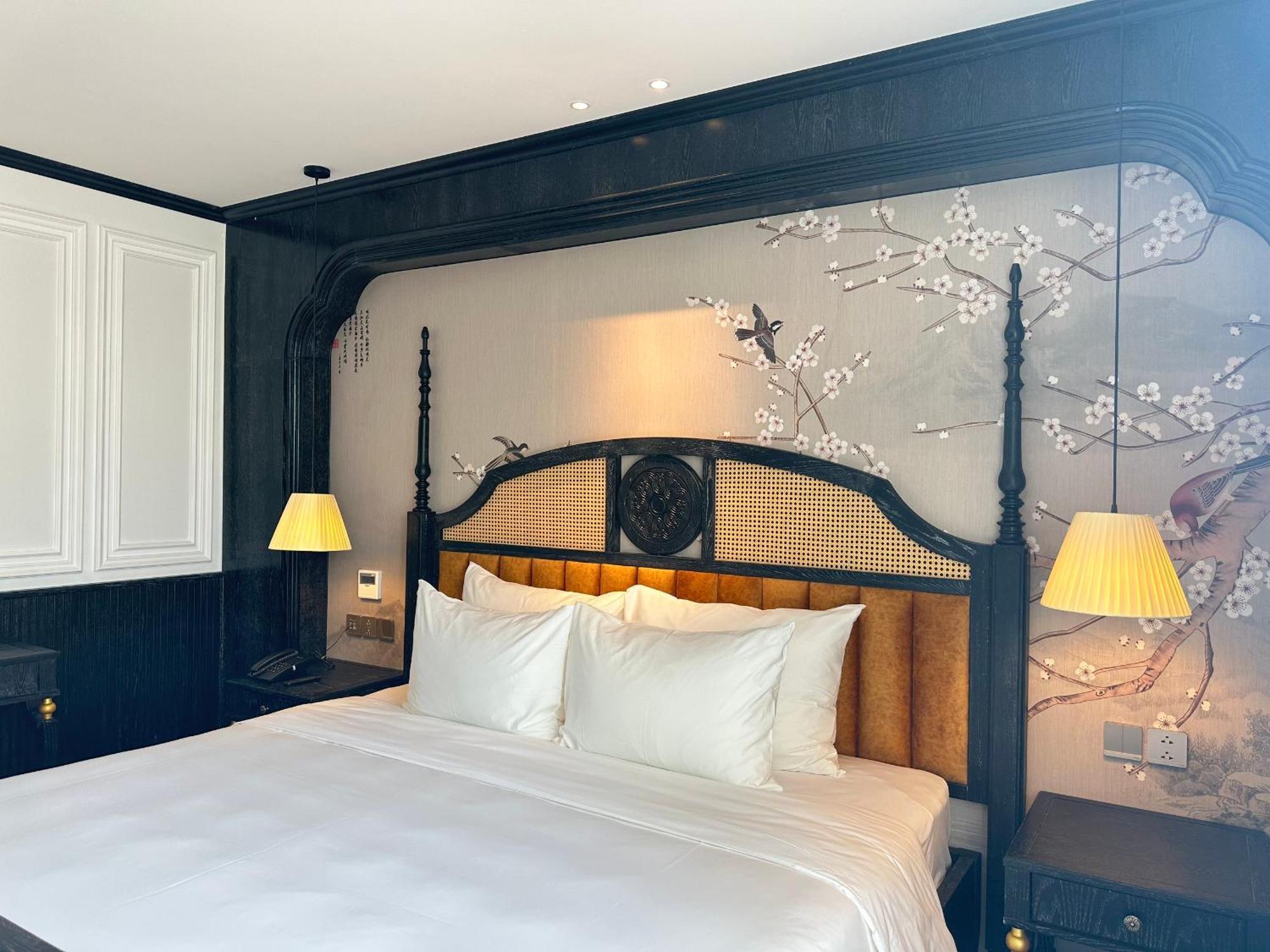 Khách sạn Luxe Paradise Premium