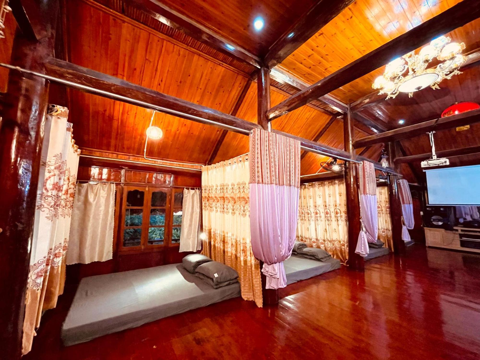 Hostel J'house