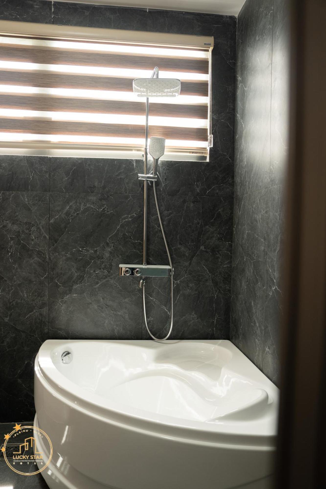 Luckystar 3* Pleiku
