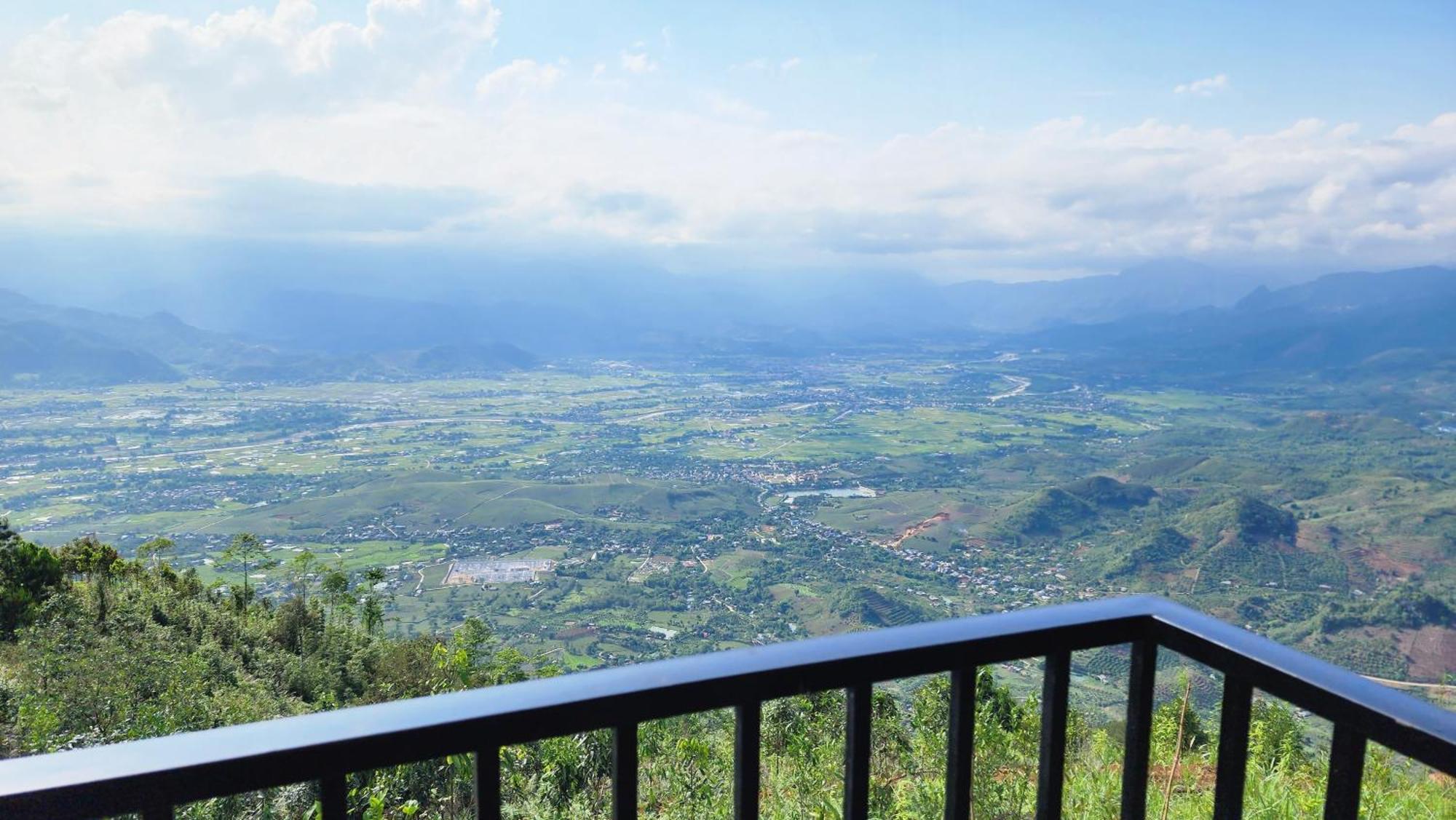 Lau Phinh Ho Hotel *