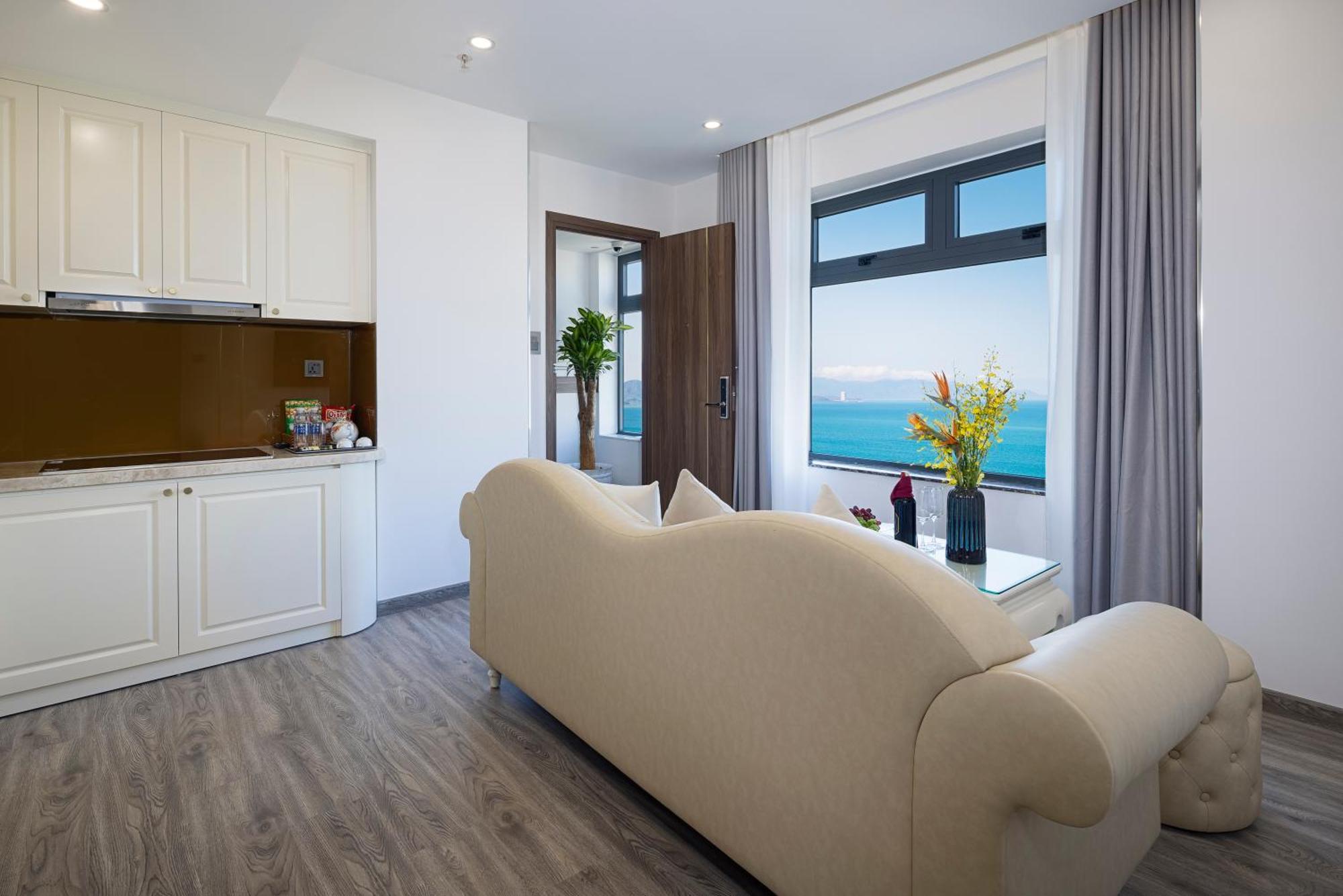 Avari 4*
