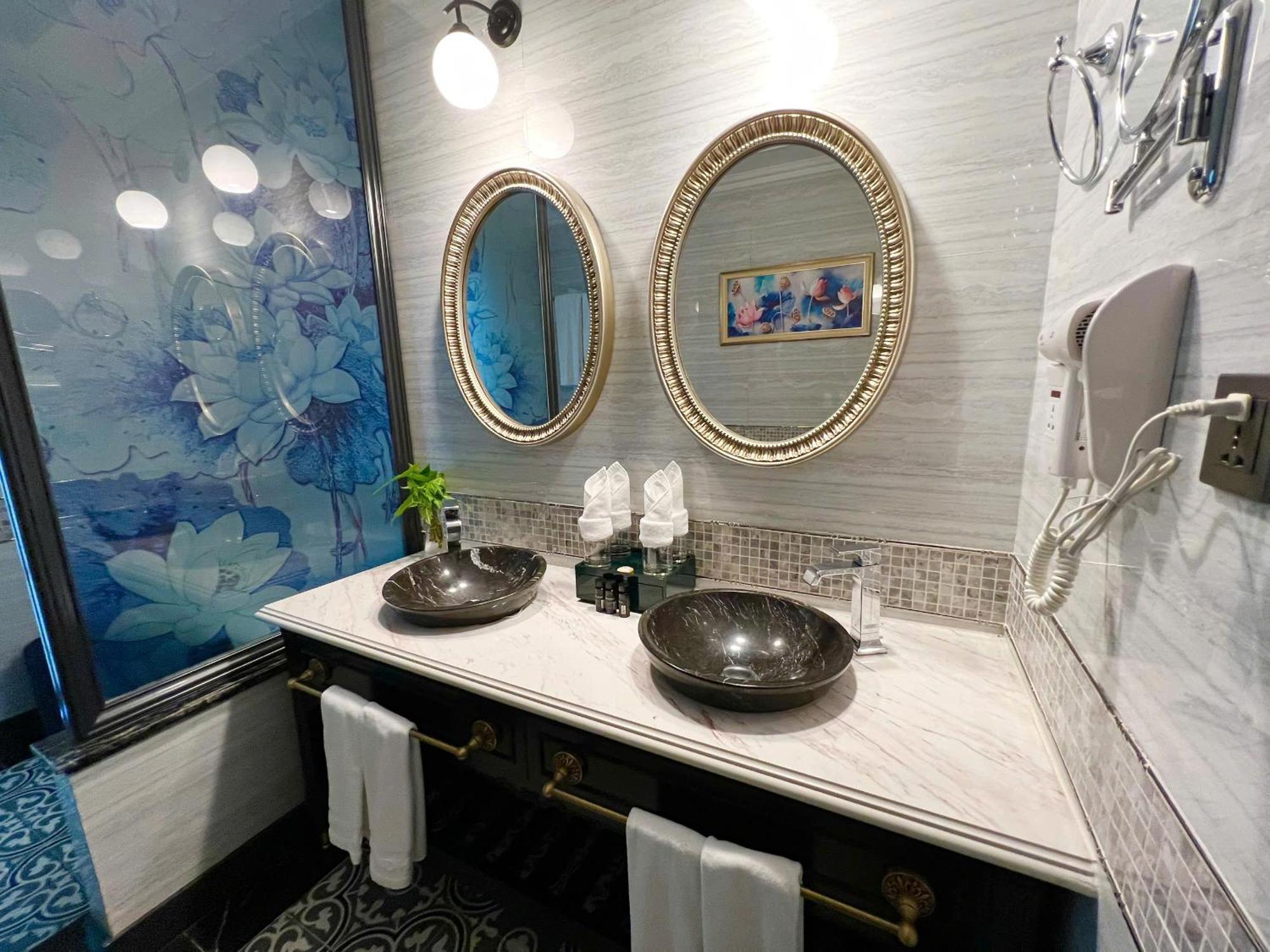 Hotel Lotus Vuon Vua