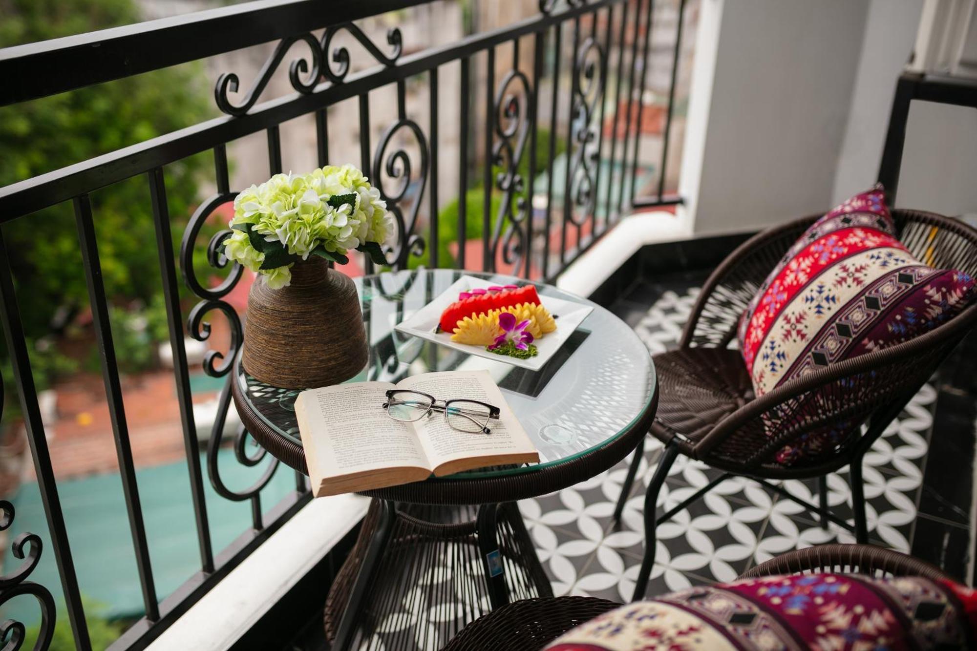 Acoustic Premium & Hotel Hanoi