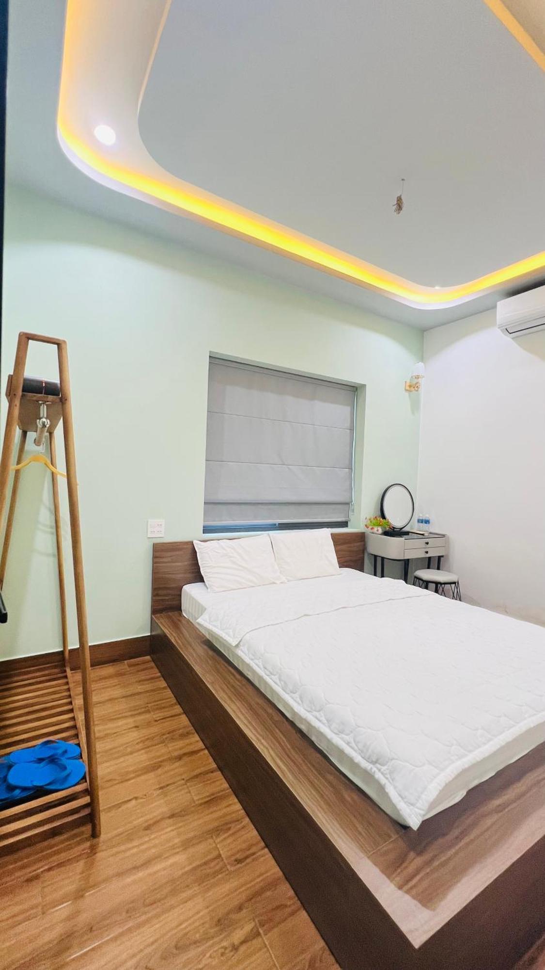 Lee Vii Hotel *