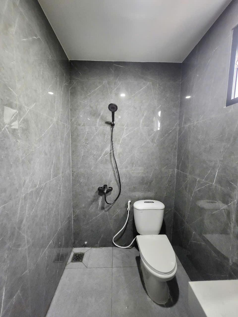 Khach San Laura Hotel *