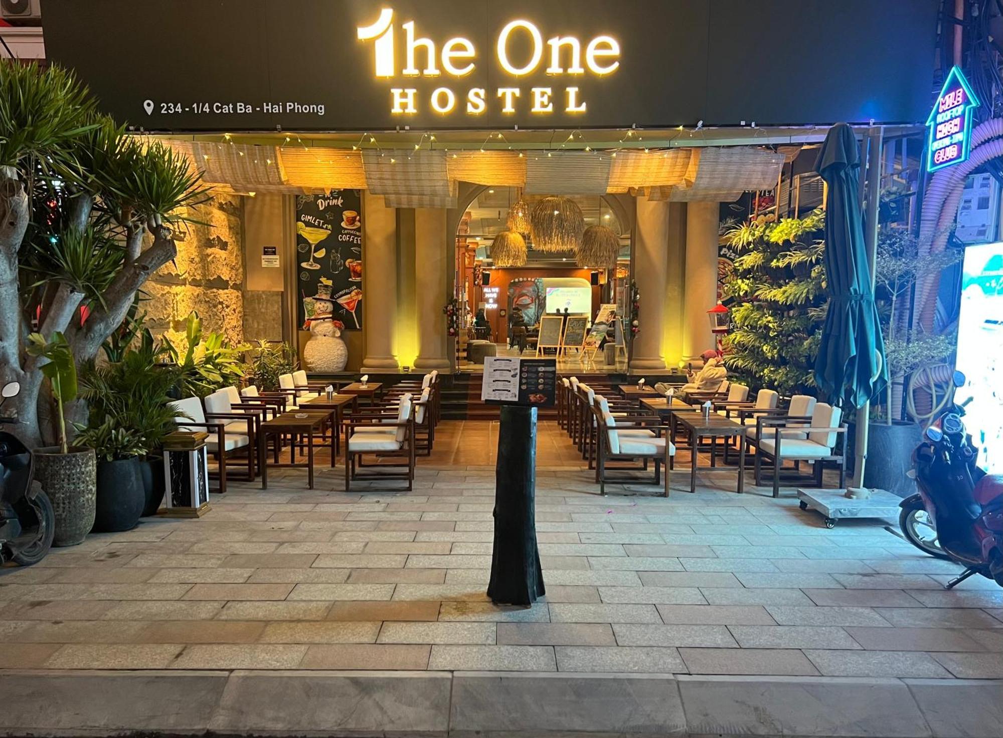 Hostel The One & Rooftop Bar Catba *