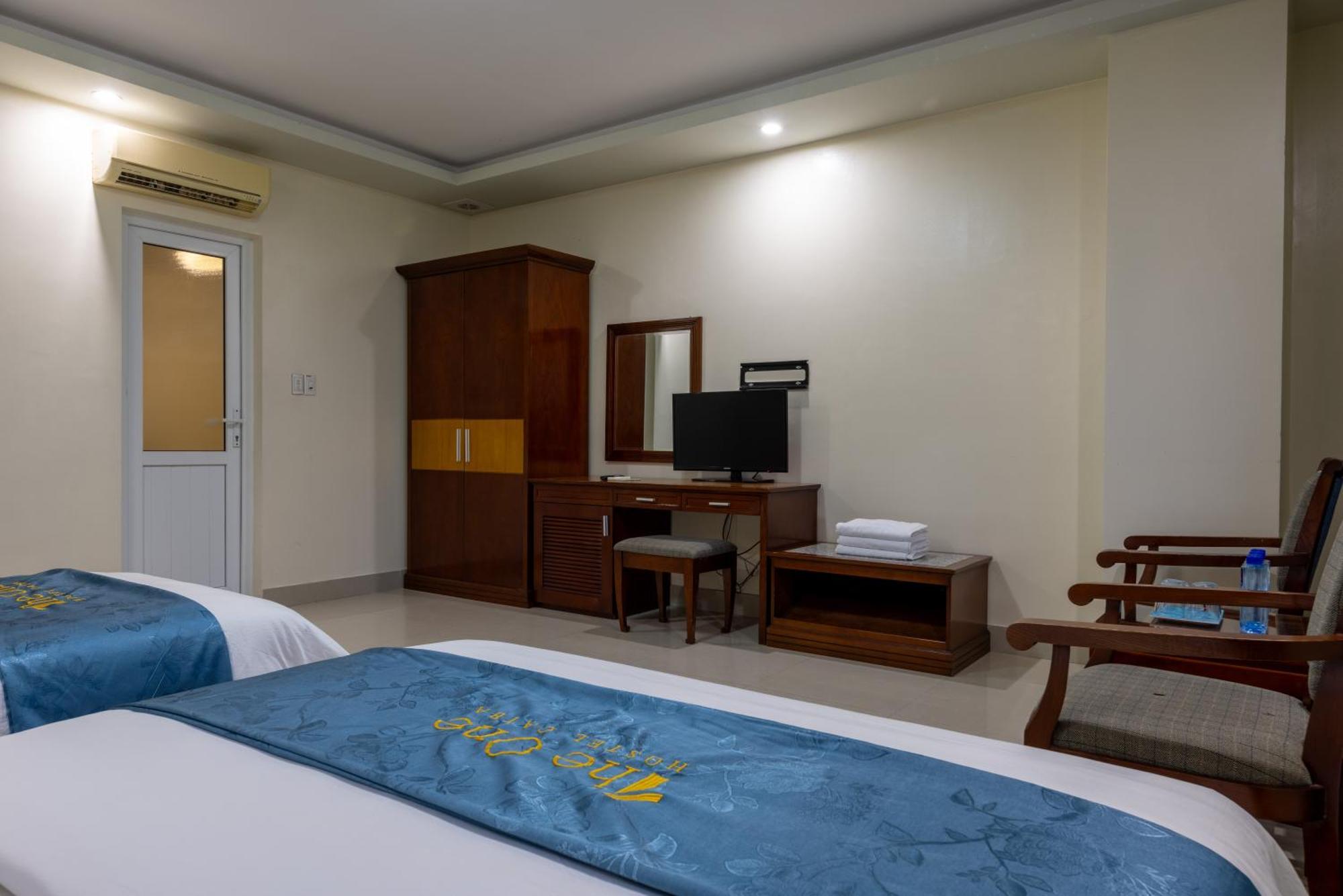 Hostel The One & Rooftop Bar Catba