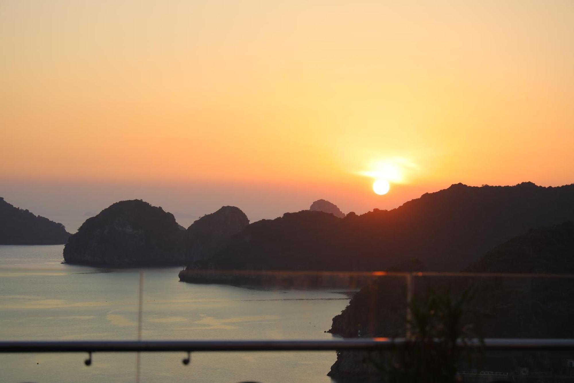 Paradise Cat Ba Pool & Sky Bar - Managed By Elite Hospitality Hotel Cat Ba Island