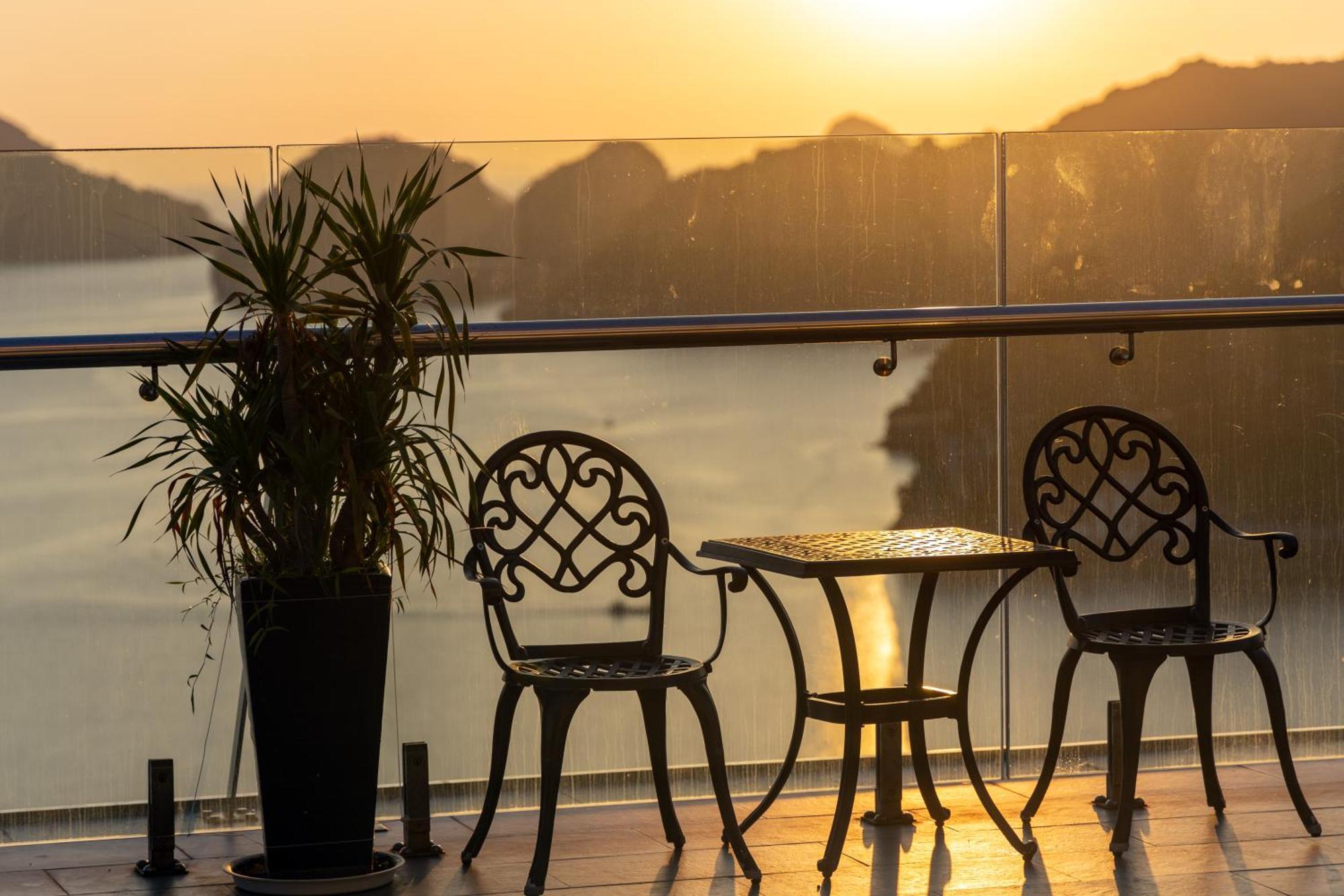 Hotel Paradise Cat Ba Pool & Sky Bar - Managed By Elite Hospitality Cat Ba Island