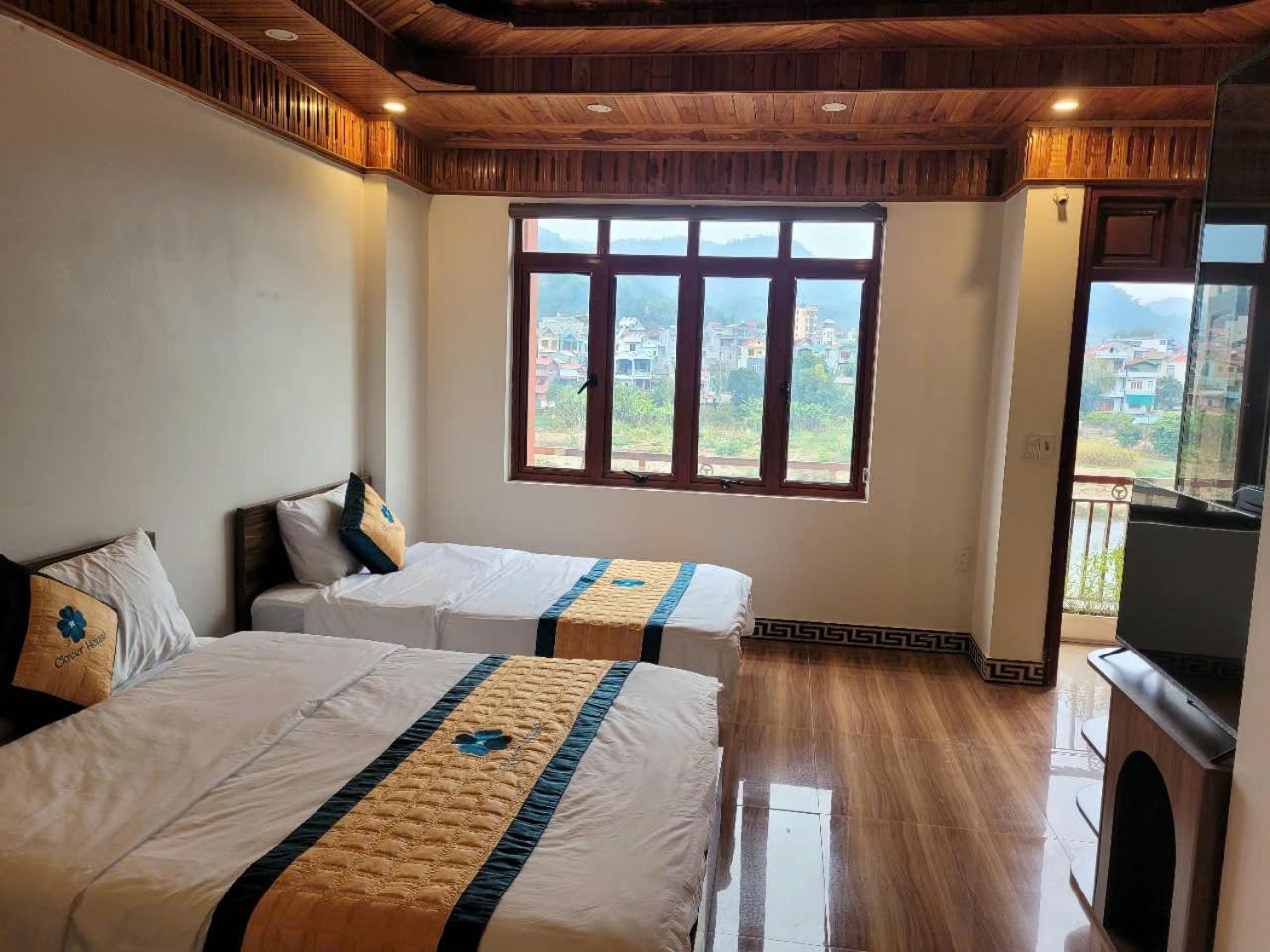 Clover House - & Motorbike * Cao Bang