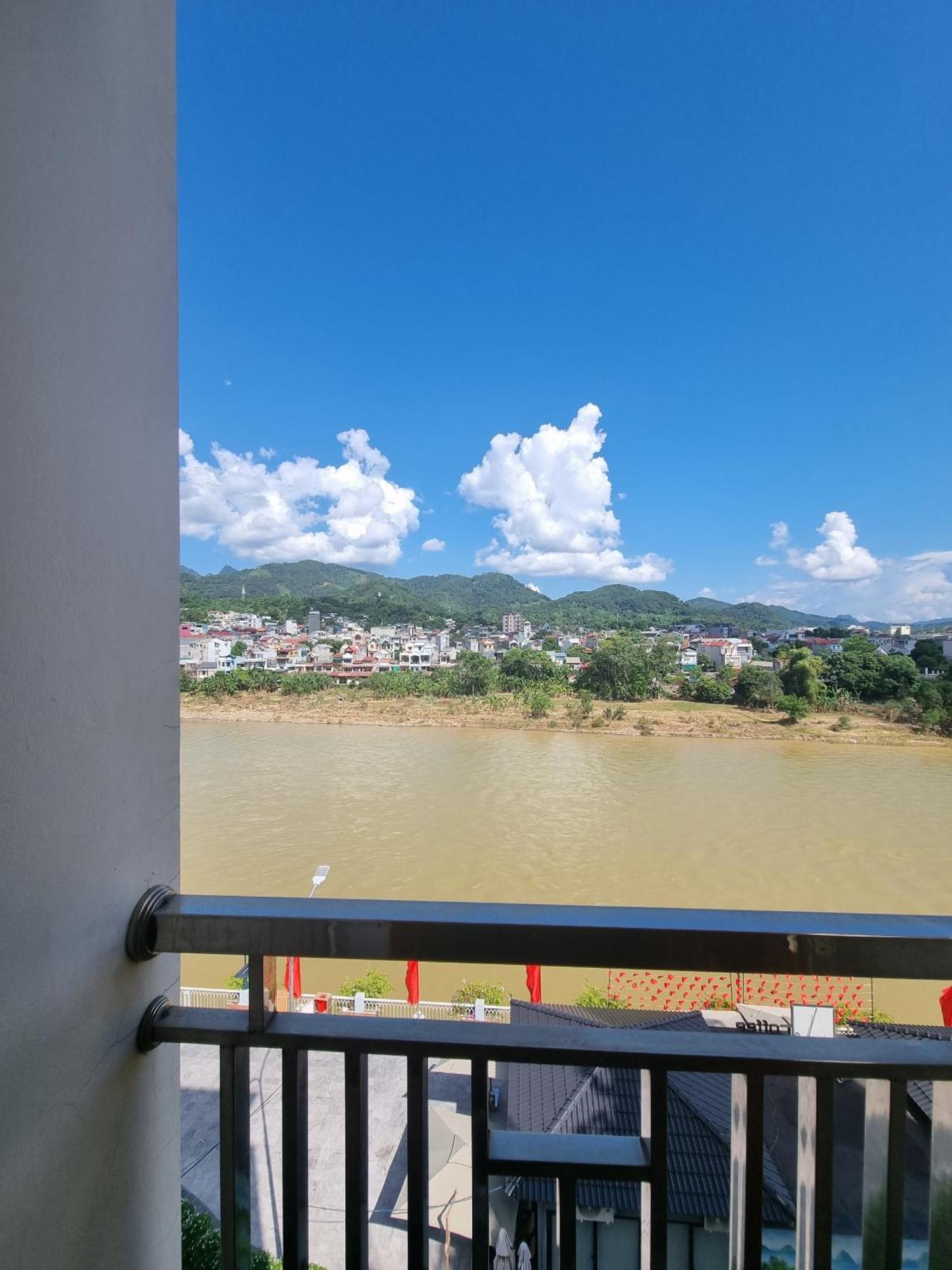 Clover House - & Motorbike Cao Bang