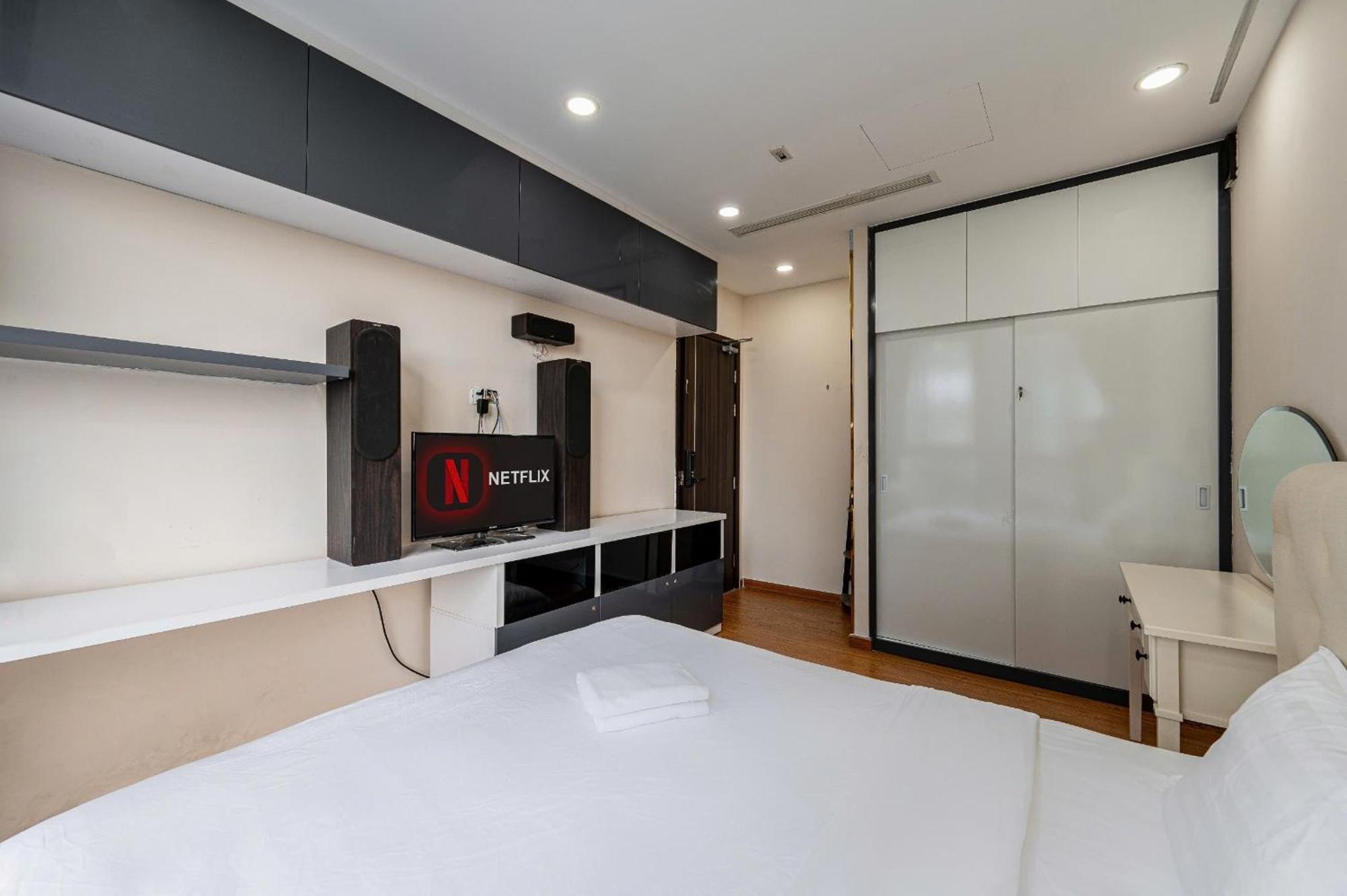 Landmark Nova Vinhome Park Apartment *